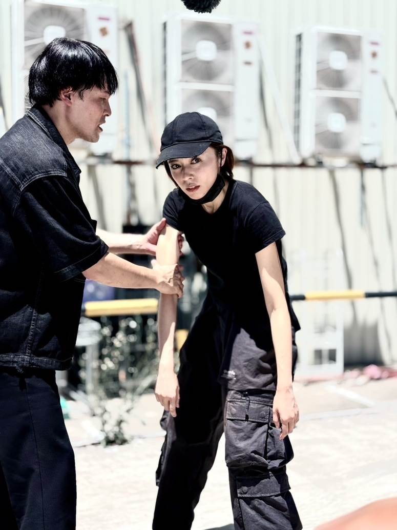 王瞳《好運來》化身「女打仔」,奮不顧身衝上前為救愛人而受傷掛彩。(圖/民視提供)