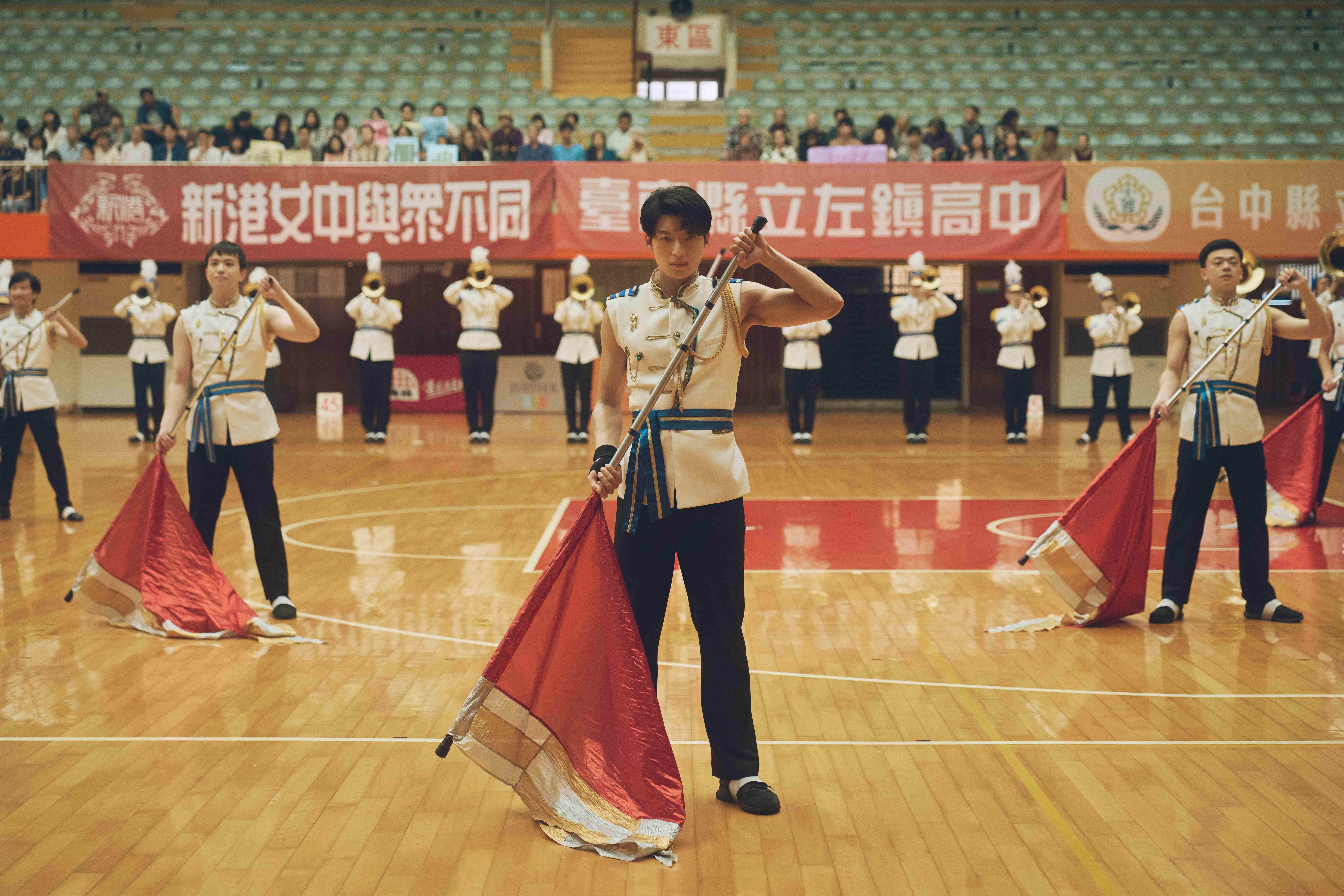 70人樂旗壯觀表演 ,苦心籌備1年半。(圖/未來進行曲)