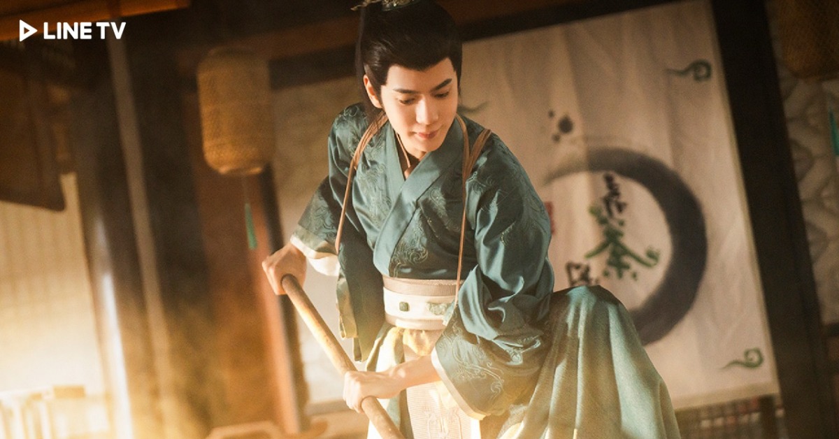 《賢婿》潘毅鴻劇中意外穿越到古代,用古法熬煮奶茶。(圖/LINE TV提供)