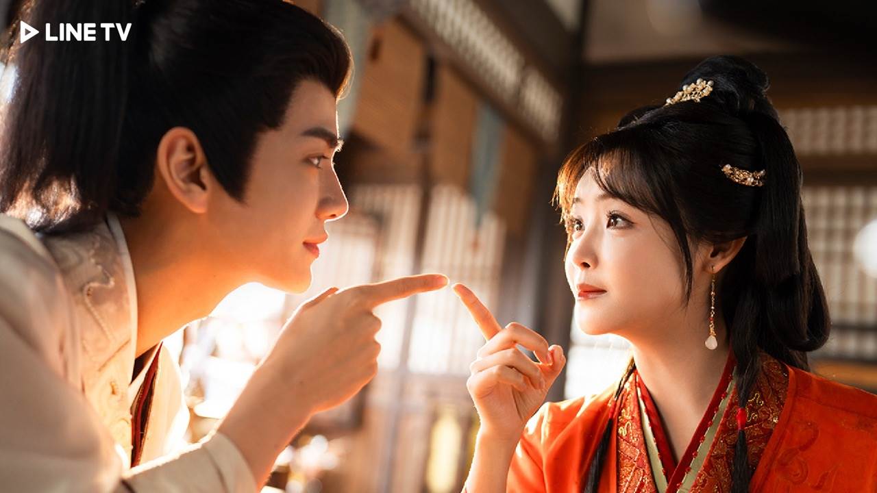 《賢婿》潘毅鴻飾演「蕭寧」與飾演公主的朱容君(右)商業聯盟賣奶茶。(圖/LINE TV提供)
