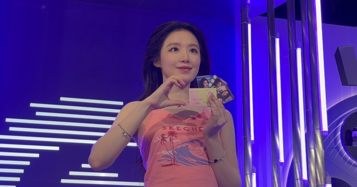 女團i-dle成員舒華今(2日)為代言活動現身台北信義新光三越A11南大門廣場。(圖/記者楊雅芸 攝)