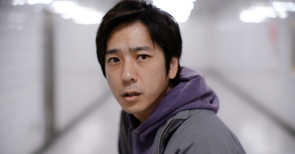 偶像天團「嵐」成員二宮和也出演電影《8號出口》。(圖/壹壹喜喜電影股份有限公司提供)