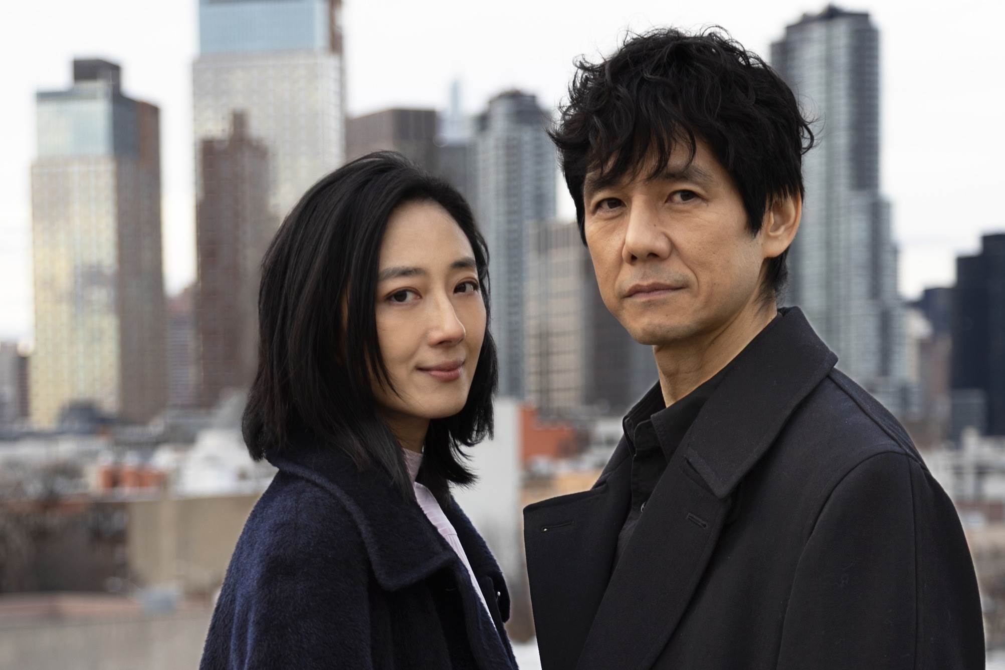焦點影人西島秀俊攜《Dear Stranger》來台閉幕,日本名導真利子哲也讓西島秀俊、桂綸鎂做最陌生的枕邊人。(圖/金馬執委會)