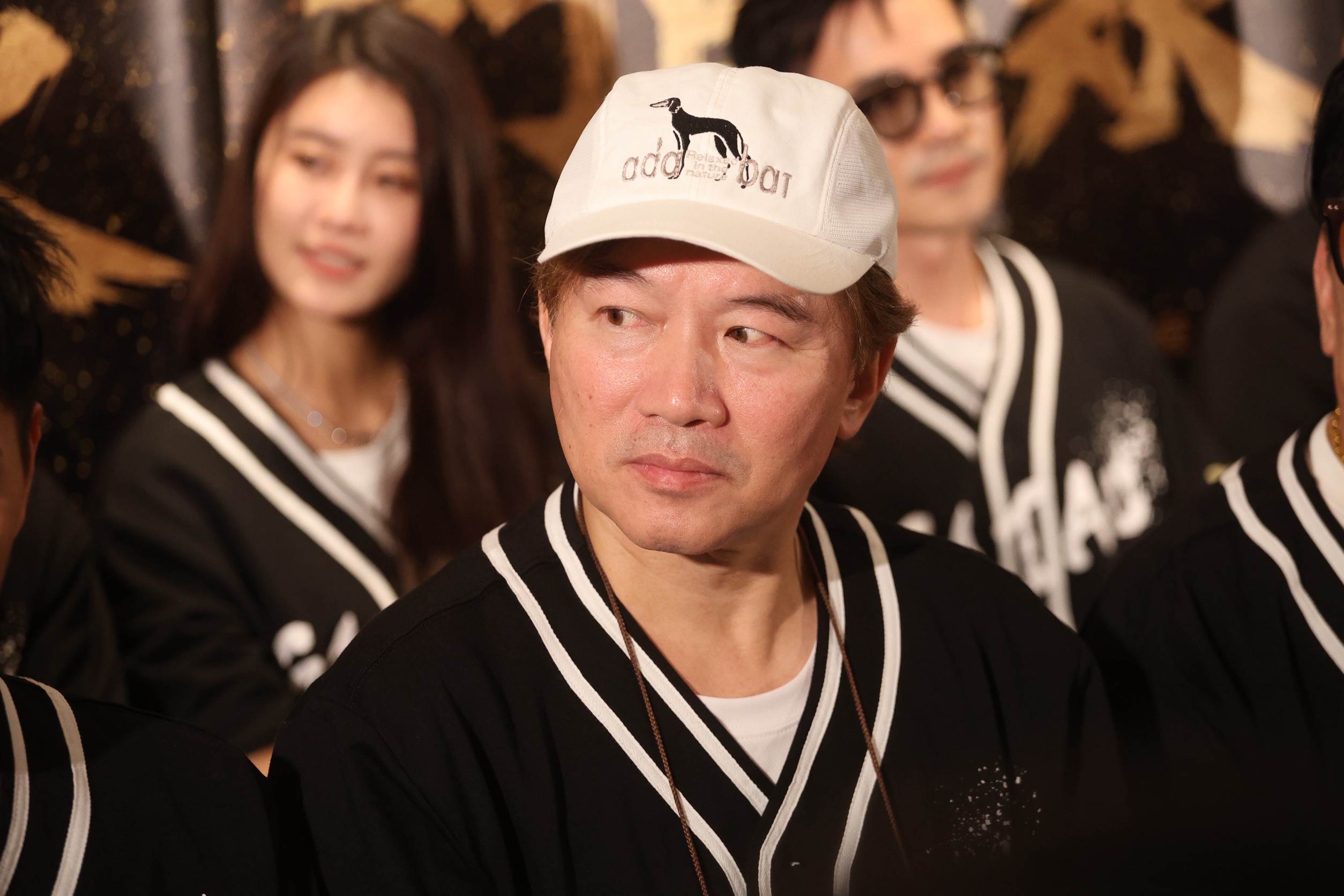 孫鵬自嘲「很忙」，連詐騙集團都要排隊等候。（圖／東森娛樂）