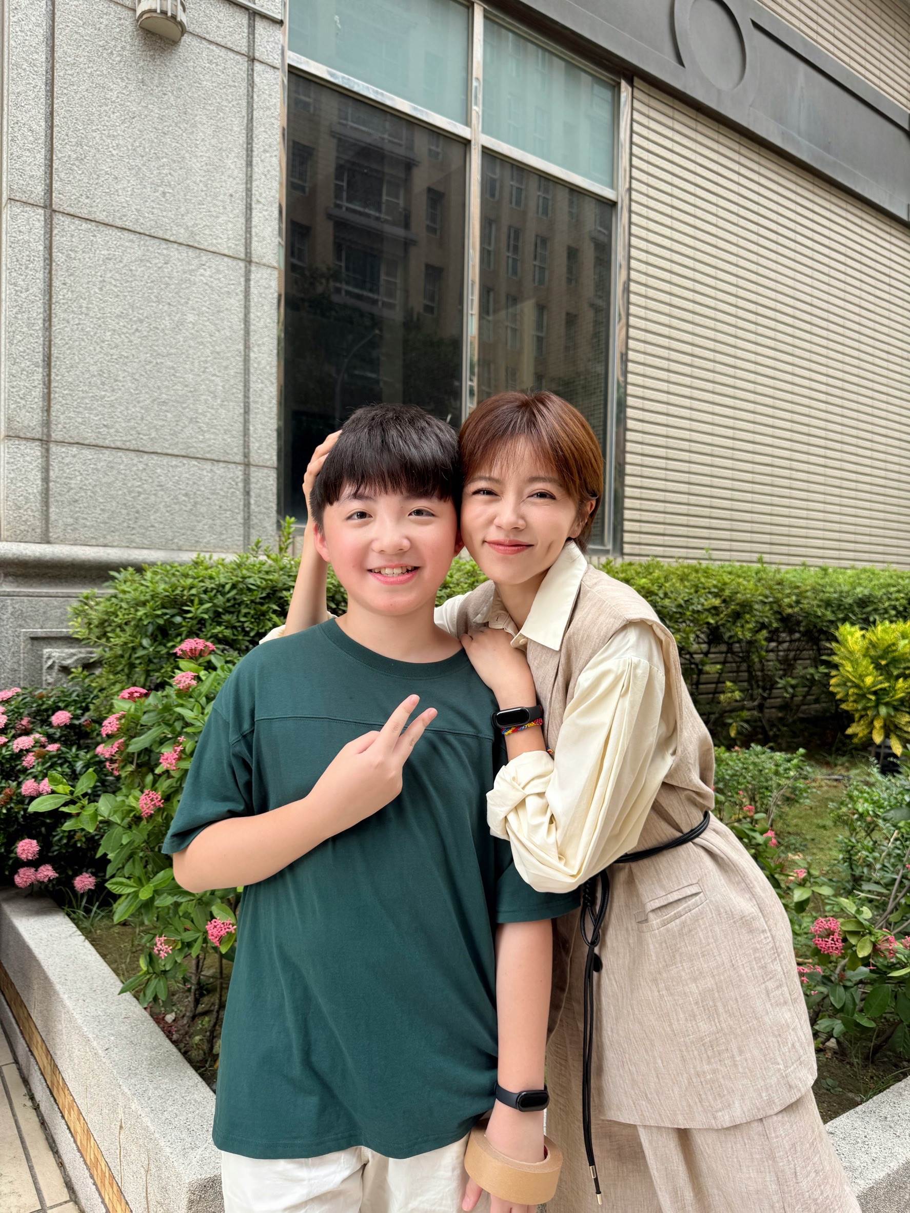 王瞳劇中升格媽媽,與童星王宥謙合作默契十足。(圖/民視提供)