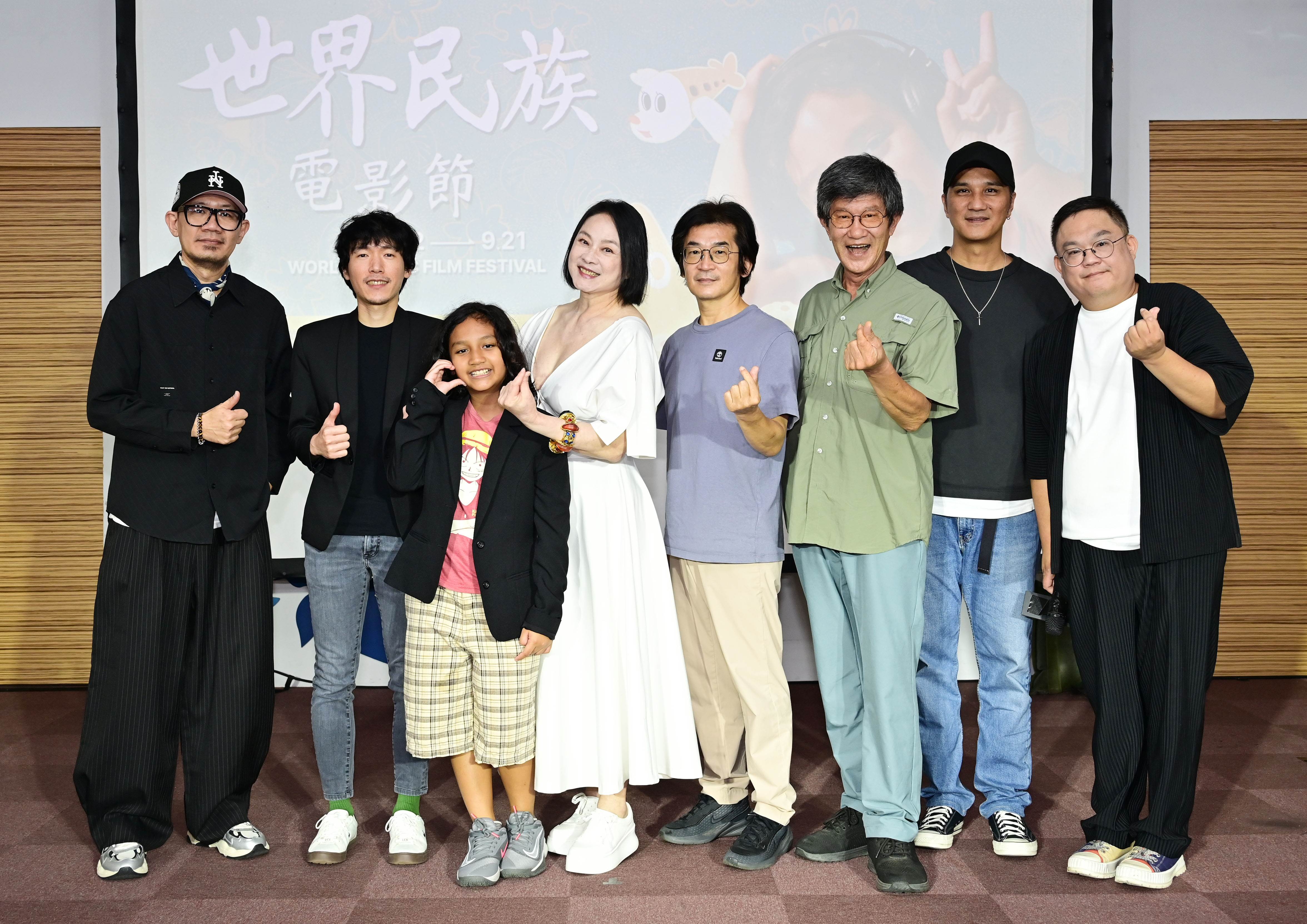 馬志翔（右二）出席「2025世界民族電影節」開幕。（圖／海鵬影業）