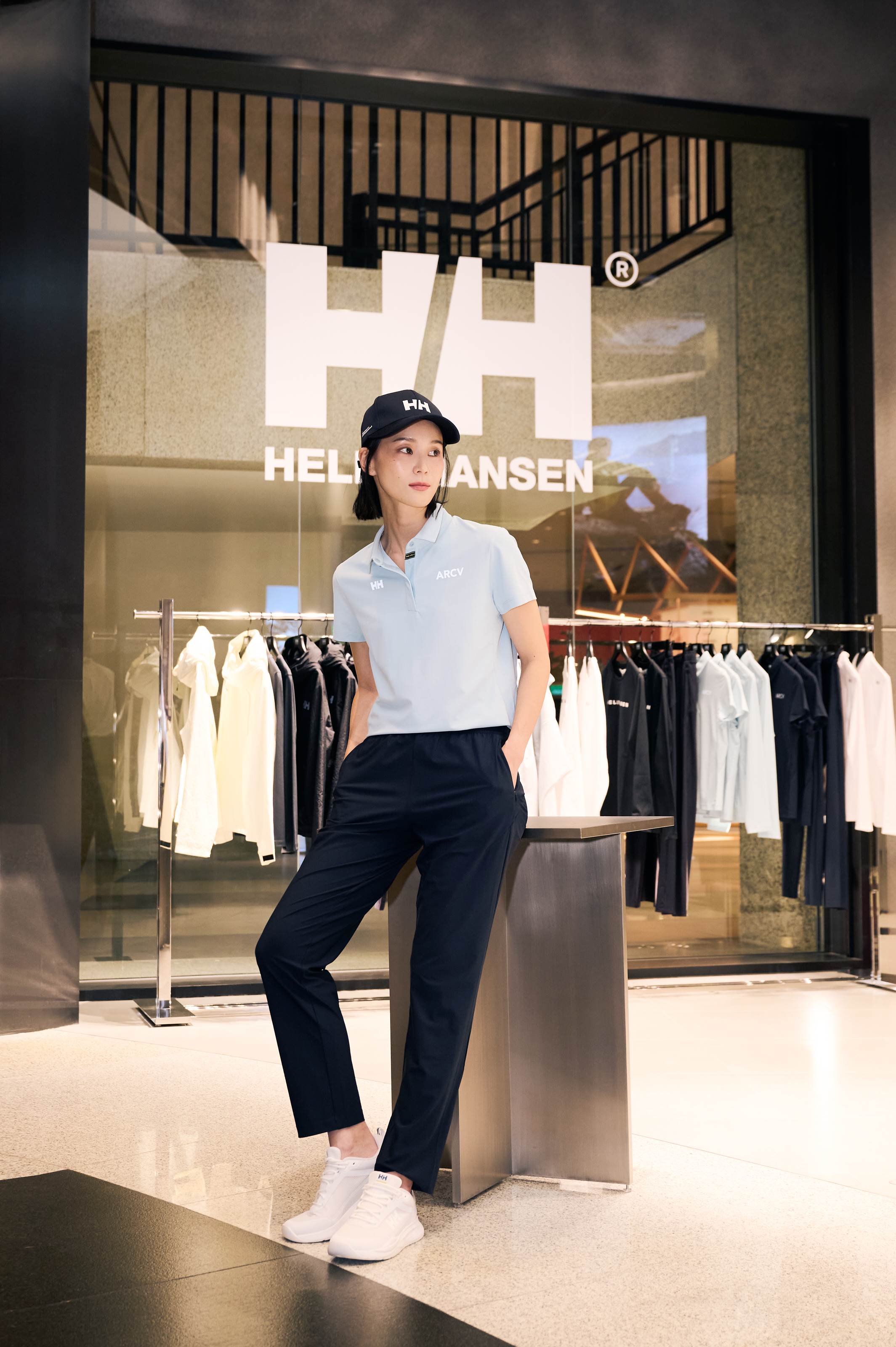 鍾瑶驚喜宣布新<a href='https://star.ebc.net.tw/search/keyword?value=身份' target='_blank'>身份</a>。（圖／品牌提供）