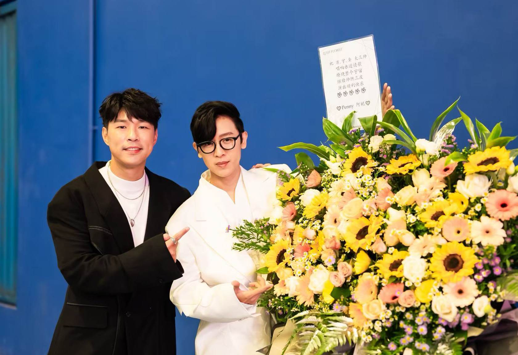 <a href='https://star.ebc.net.tw/search/tags/戴佩妮/' target='_blank'>戴佩妮</a>暖送花籃祝賀。（圖／上行娛樂提供）