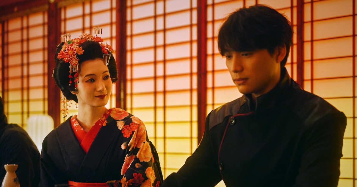 韓寧（左）在《花臉貓：修羅道》中扮演藝妓，和福士蒼汰有精彩對手戲。（圖／烈日影像）