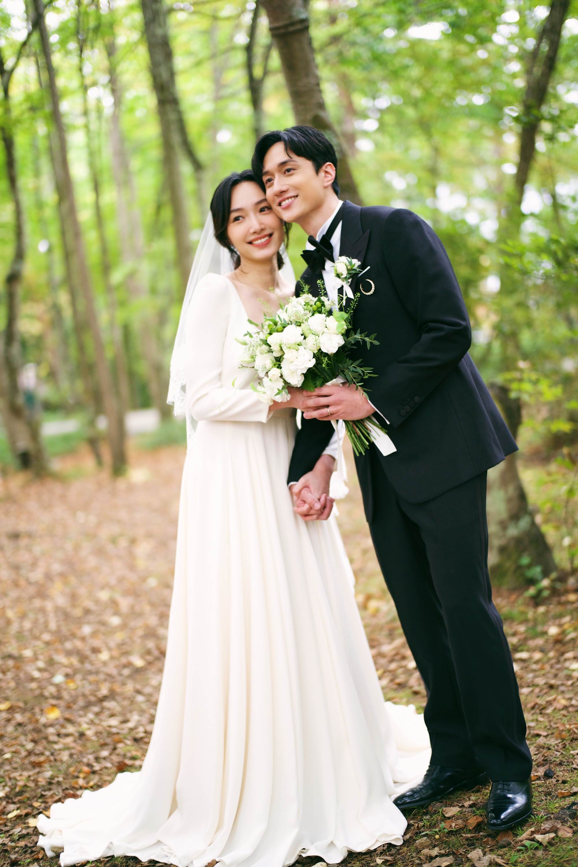 劉俊謙與蔡思韵已於今日在日本完成婚禮，邀請至親好友見證，正式結為夫妻。（圖／MOM production limited）