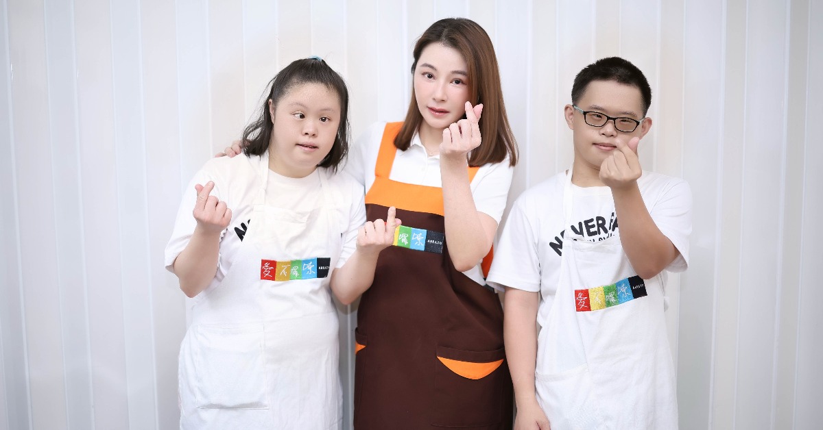 陳怡蓉（中）與唐寶寶們共烘幸福。（圖／聖緹雅）