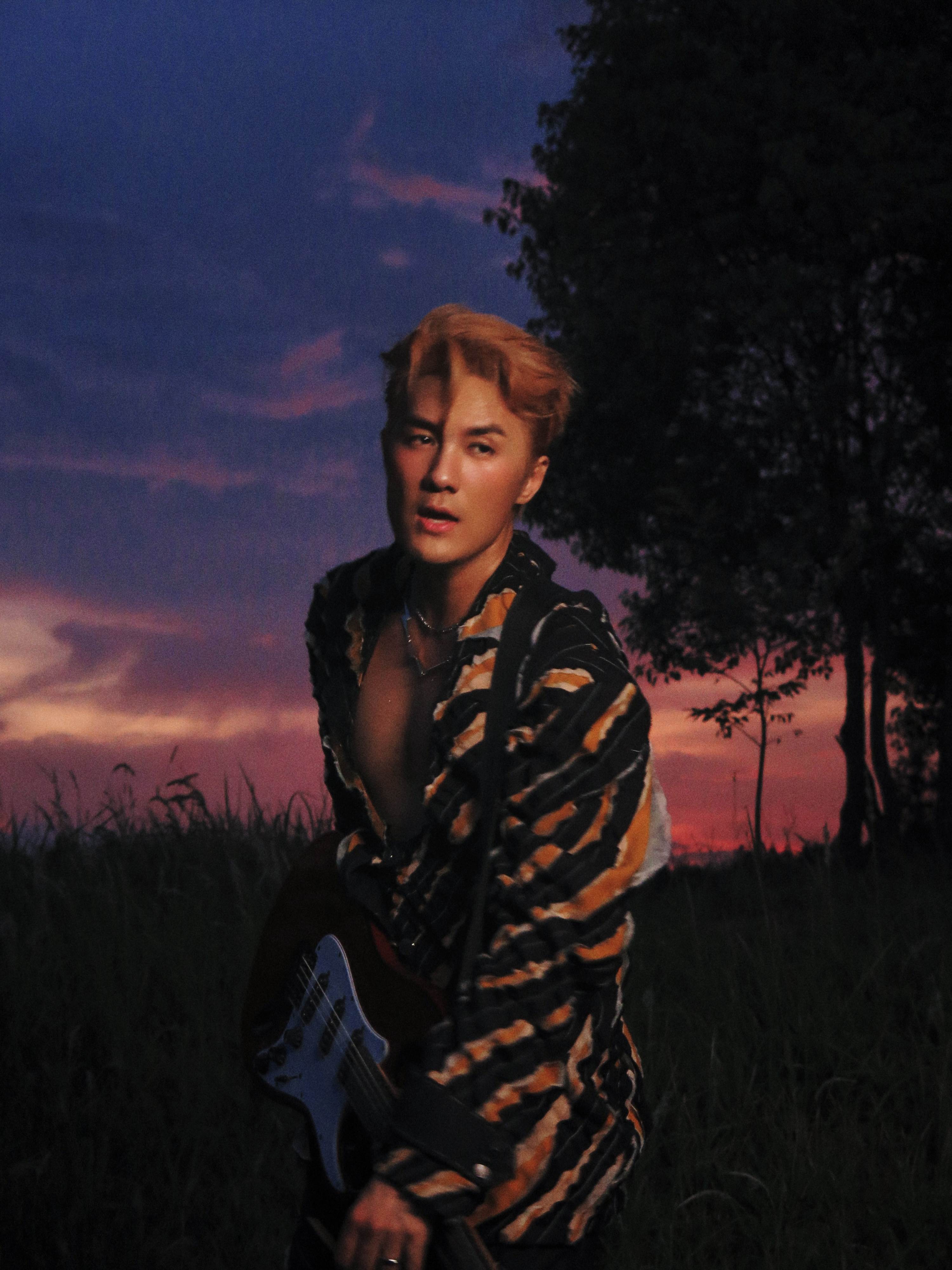 吳克群〈沒了命愛你〉已於多場素人婚禮中「驚喜首唱」，更為26歲胃癌晚期女子「大福」籌辦婚禮。（圖／六度空間提供）