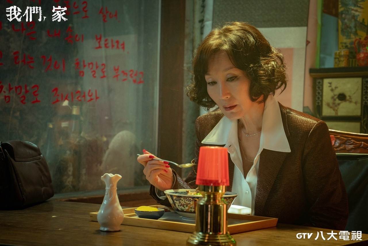 韓劇《我們，家》百想影后李慧英飾演推理小說作家。（圖／八大電視提供）