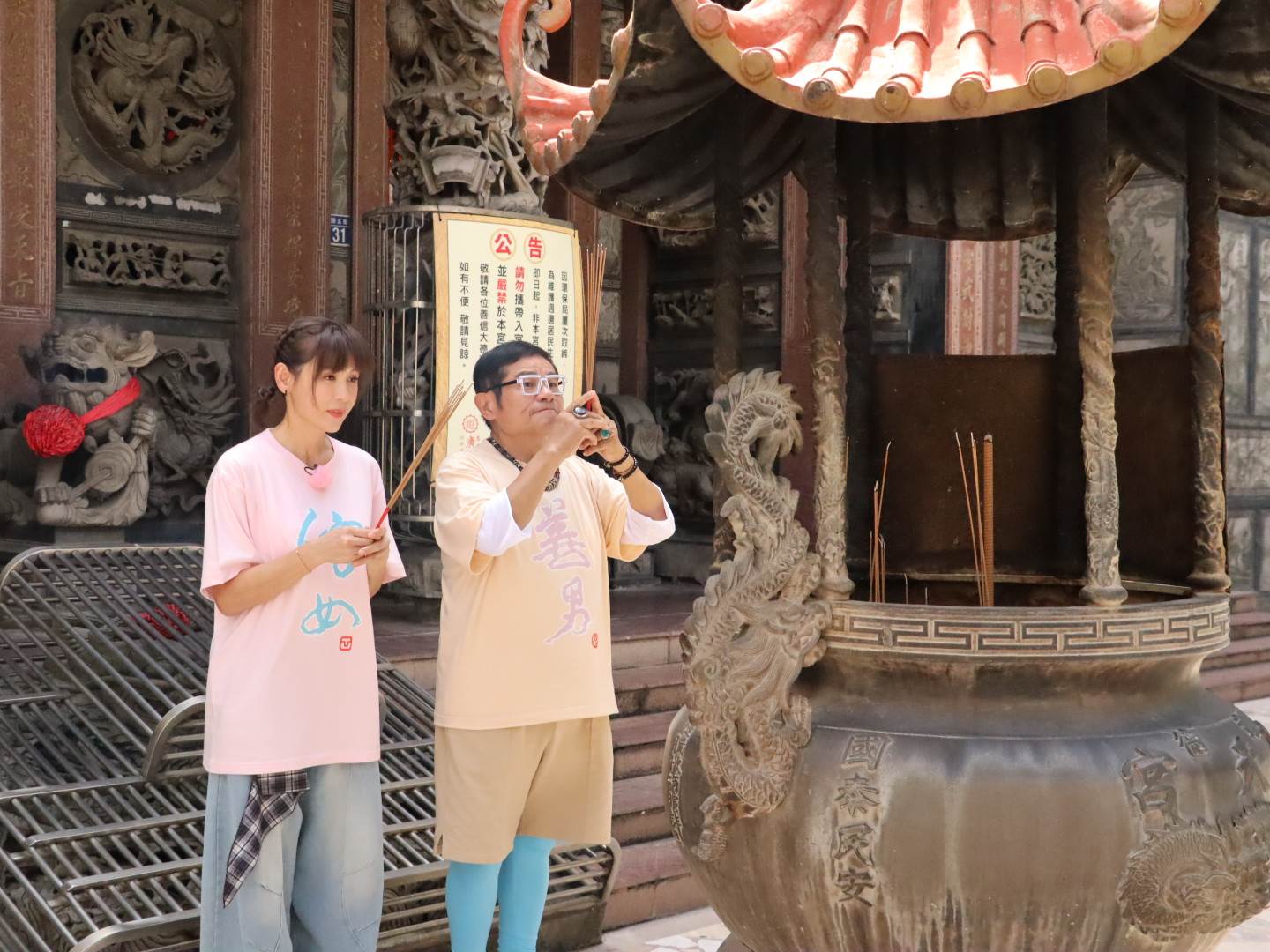 許效舜從小就能接受來自神明的訊息。（圖／東森超視）