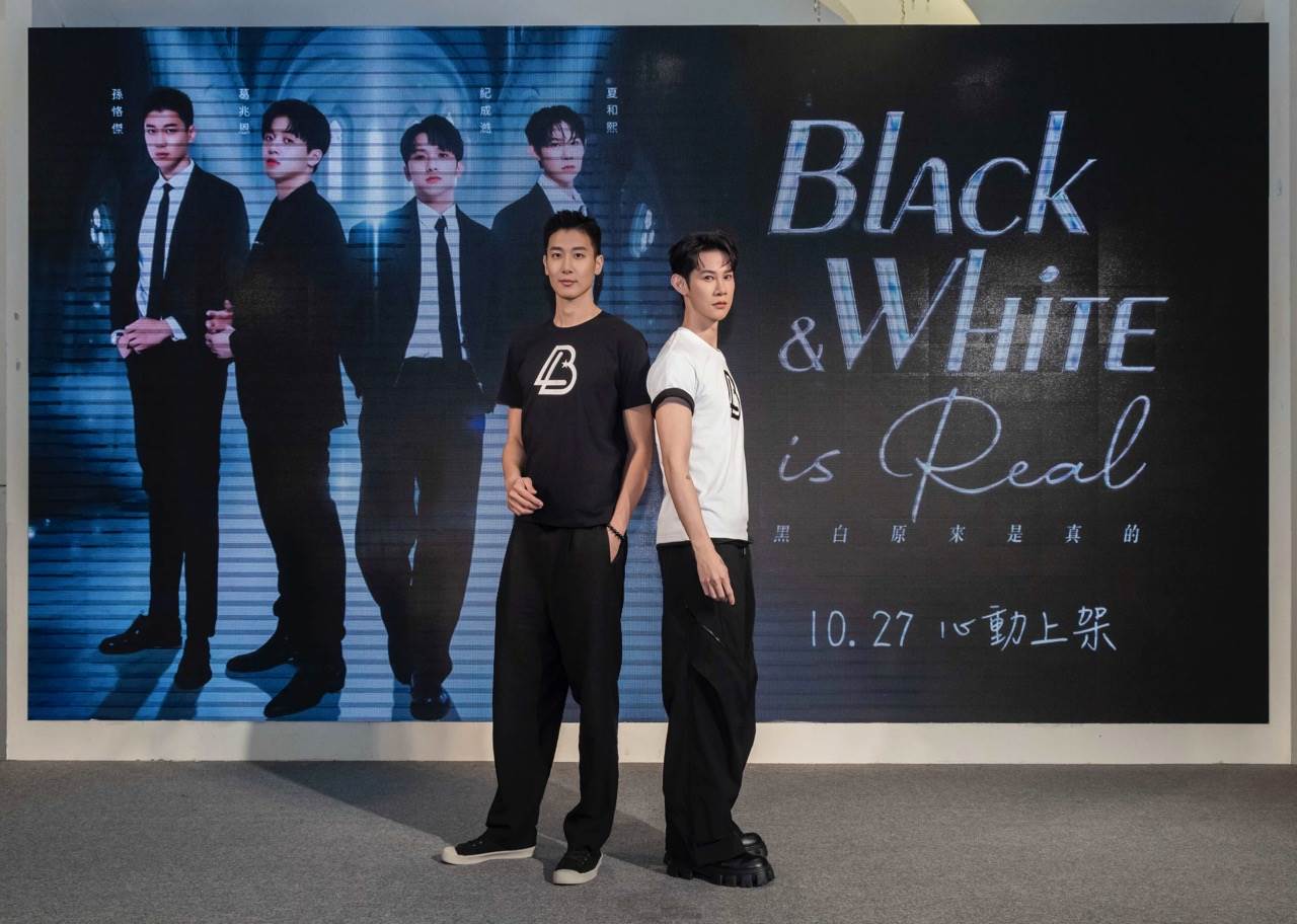 《黑白原來是真的》夏和熙（右）與孫恪傑在劇中雙雙飾演經紀人角色。（圖／結果娛樂提供）