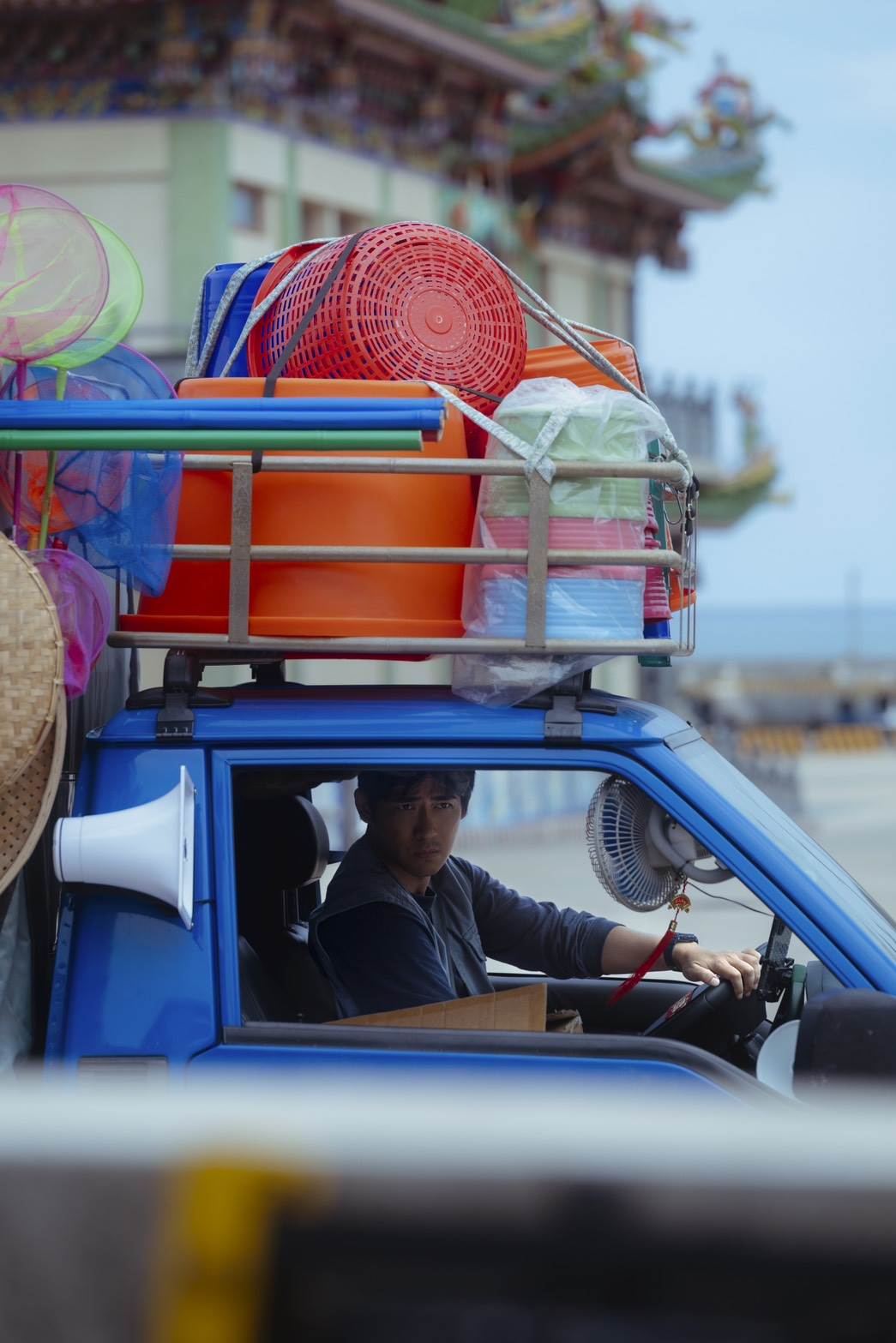 周渝民在劇中是行動雜貨車老闆。（圖/米神國際提供）