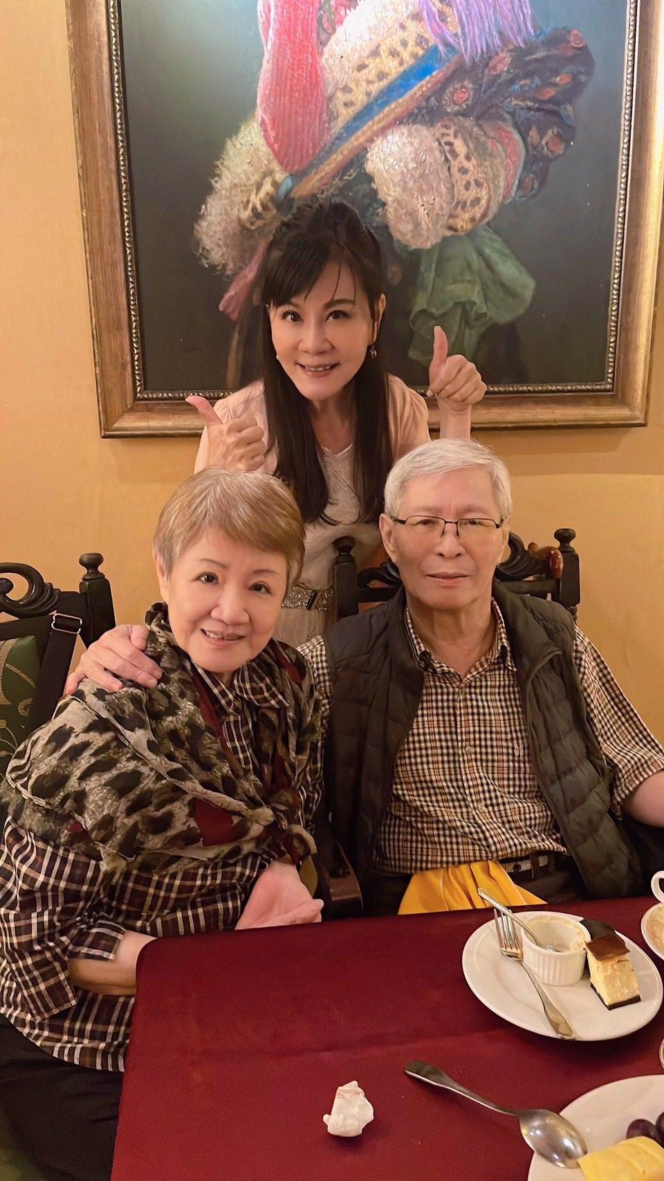 龍千玉與恩師張錦華合照。（圖／翻攝自龍千玉粉絲團 - Linda fans club）