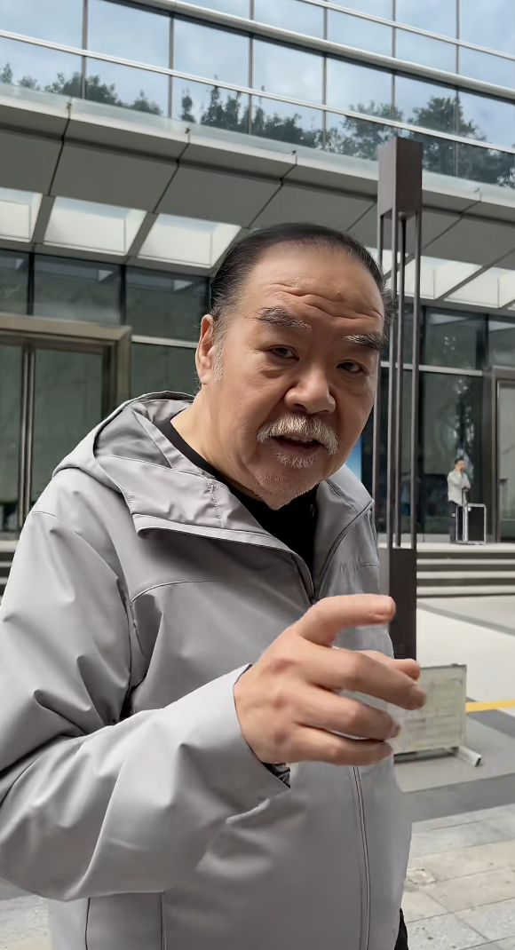 鄭則仕身形瘦了不少。（圖／翻攝自鄭則仕小紅書）