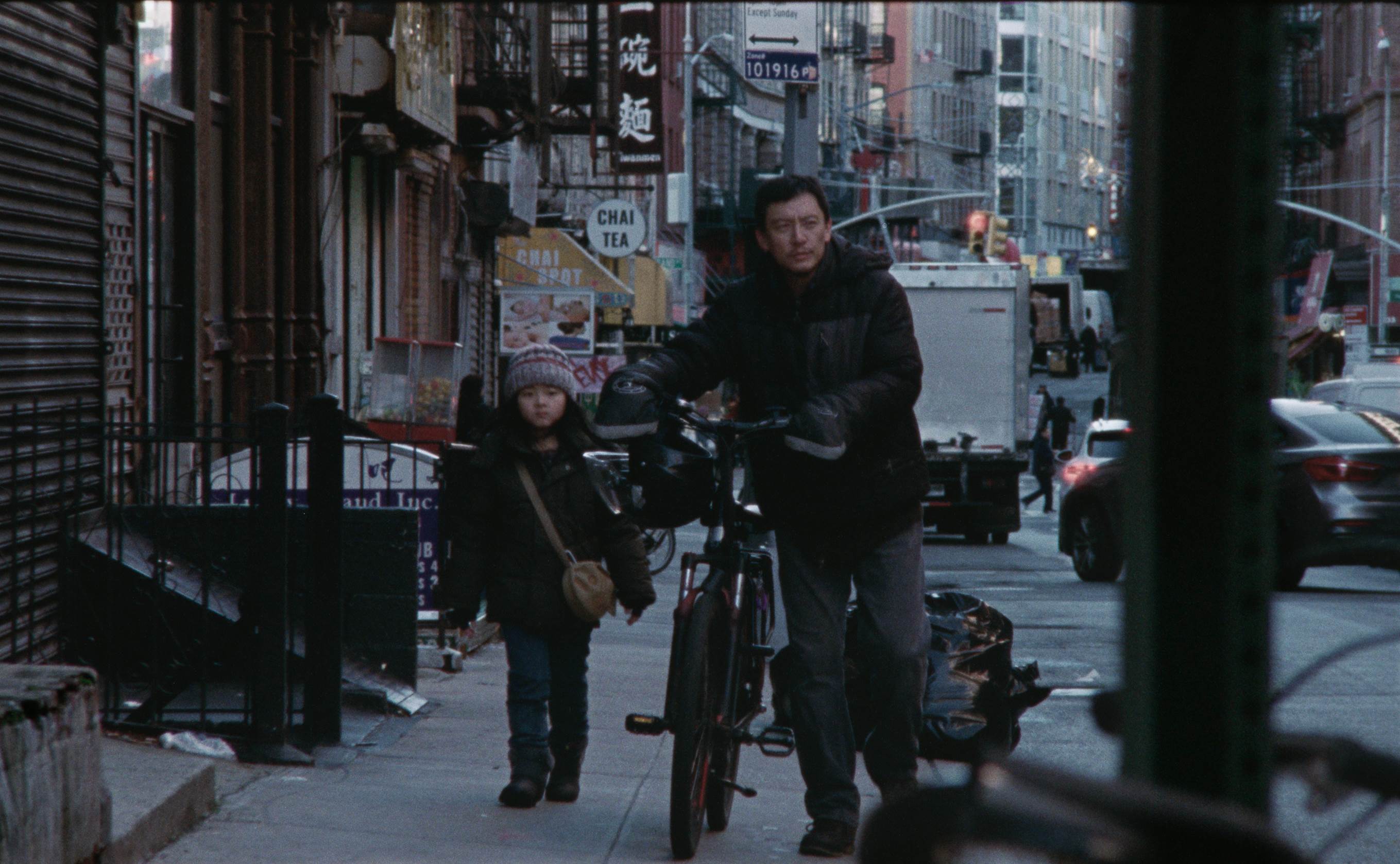 張震演繹出華人移民無奈人生。（圖／甲上娛樂）