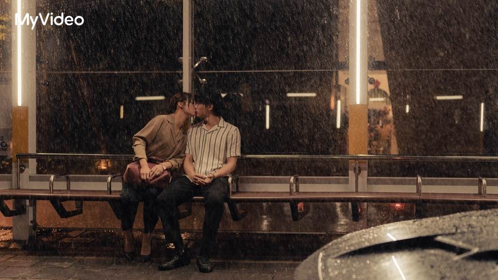 《人浮於愛》范少勳（右）、宋芸樺（左）親了。（圖／公共電視、台灣大哥大MyVideo提供）