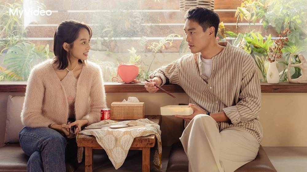 《人浮於愛》楊祐寧（右）與簡嫚書（左）是對愛情長跑的情侶兼事業夥伴。（圖／公共電視、台灣大哥大MyVideo提供）