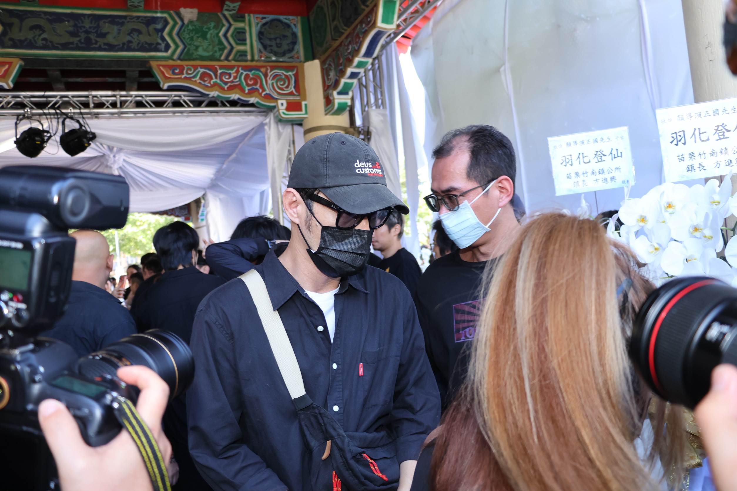 黃騰浩送別顏正國。（圖／東森娛樂）