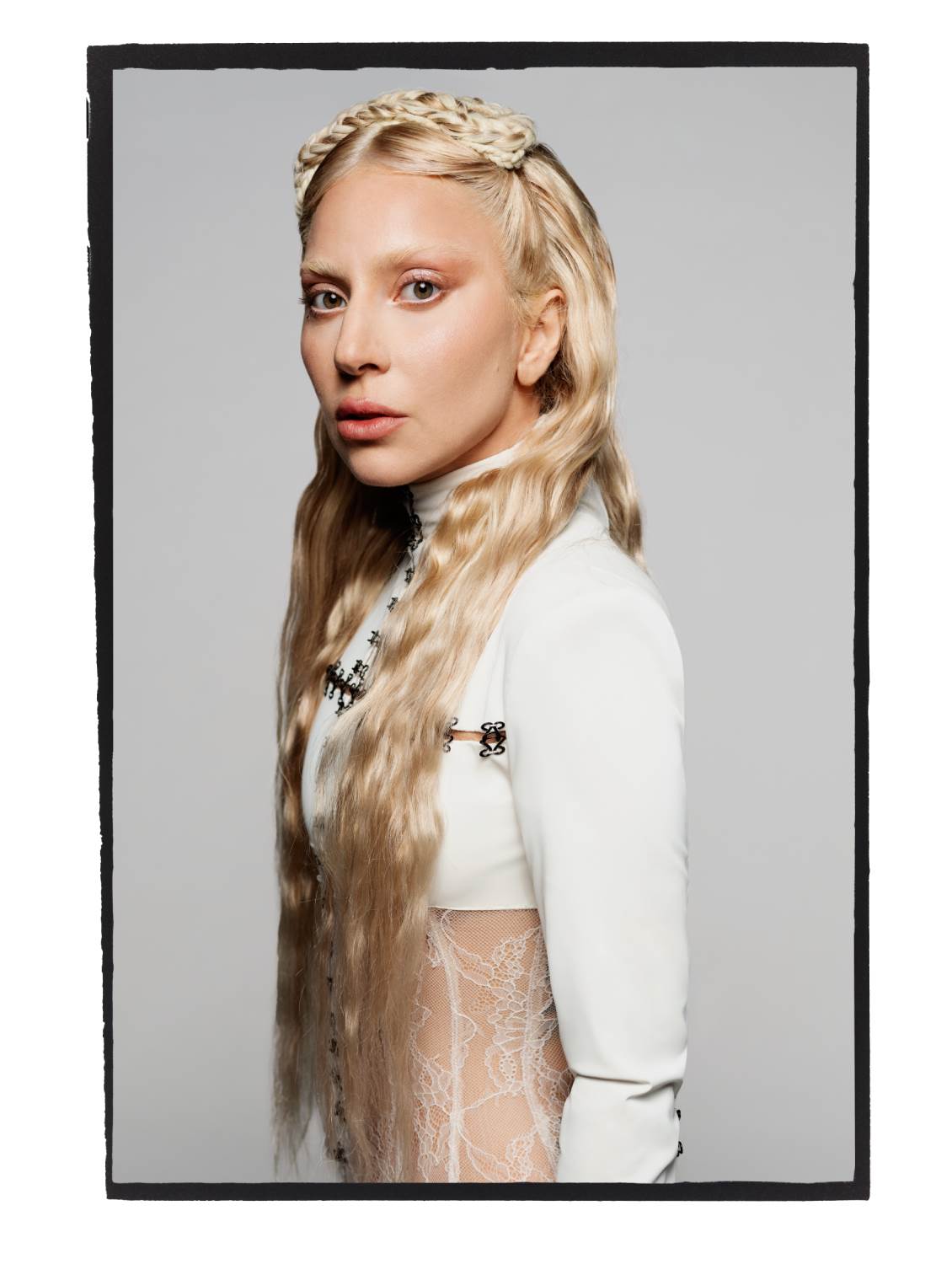 第68屆葛萊美入圍名單流行天后女神卡卡（Lady Gaga）拿下7項入圍居次。（圖／華納音樂提供）