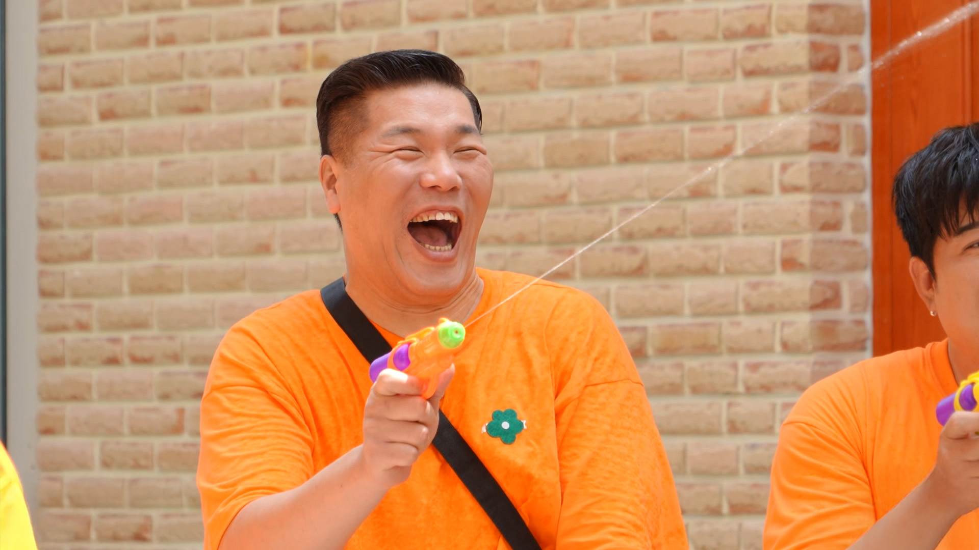 徐章焄手上有多個談話性節目，話多到《RM》大家都受不了，只好裝作聽不見。（圖／中天綜合台提供）