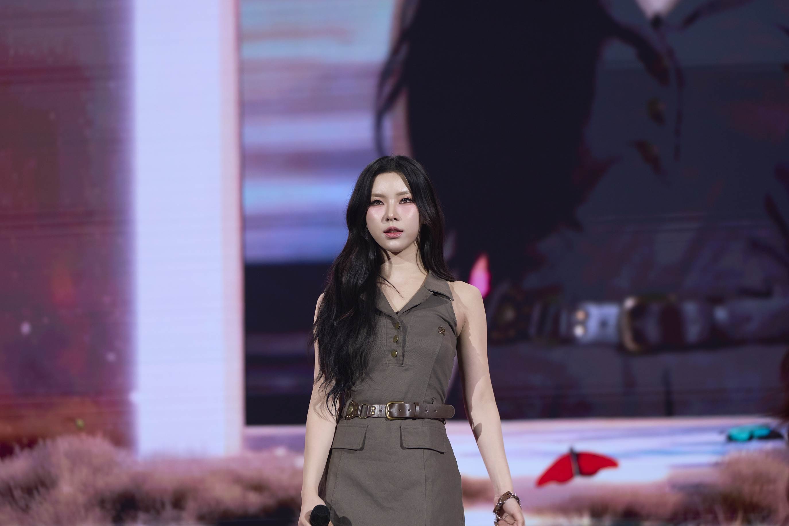 GENBLUE幻藍小熊成團個人舞台詮釋「真實自我」，<a href='https://star.ebc.net.tw/search/tags/AYEON/' target='_blank'>AYEON</a>演唱Taylor Swift〈Cruel Summer〉，<a href='https://star.ebc.net.tw/search/tags/毓/' target='_blank'>毓</a>挑戰Lady Gaga〈Poker Face〉。（圖／天空娛樂提供）