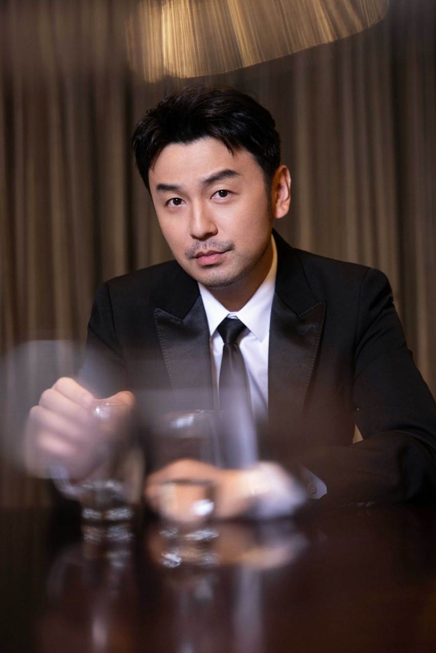 雷佳音被粉絲形容有一種「反差萌」的親切感。（圖／LiTV、雷佳音工作室提供）