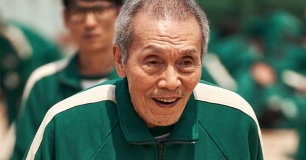 81歲南韓資深演員吳永洙在《魷魚遊戲》中飾演「001號爺爺」。（封面圖／翻攝自Netflixkr）