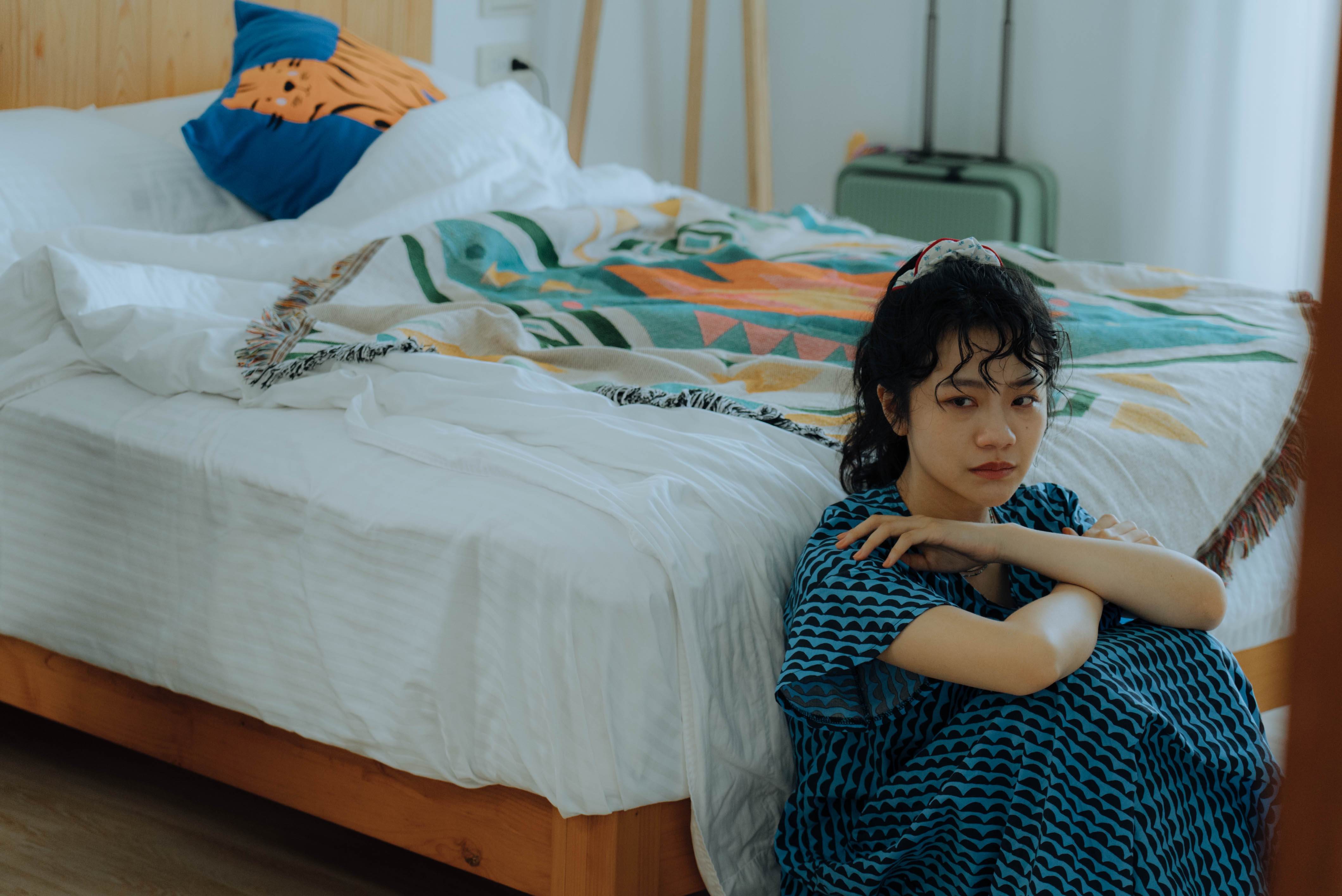 《就算一個人也可以好好的吃飯2》李玲葦面對男友的前女友現身，感情彷彿陷入「冰火兩重天」。（圖／公視+提供）