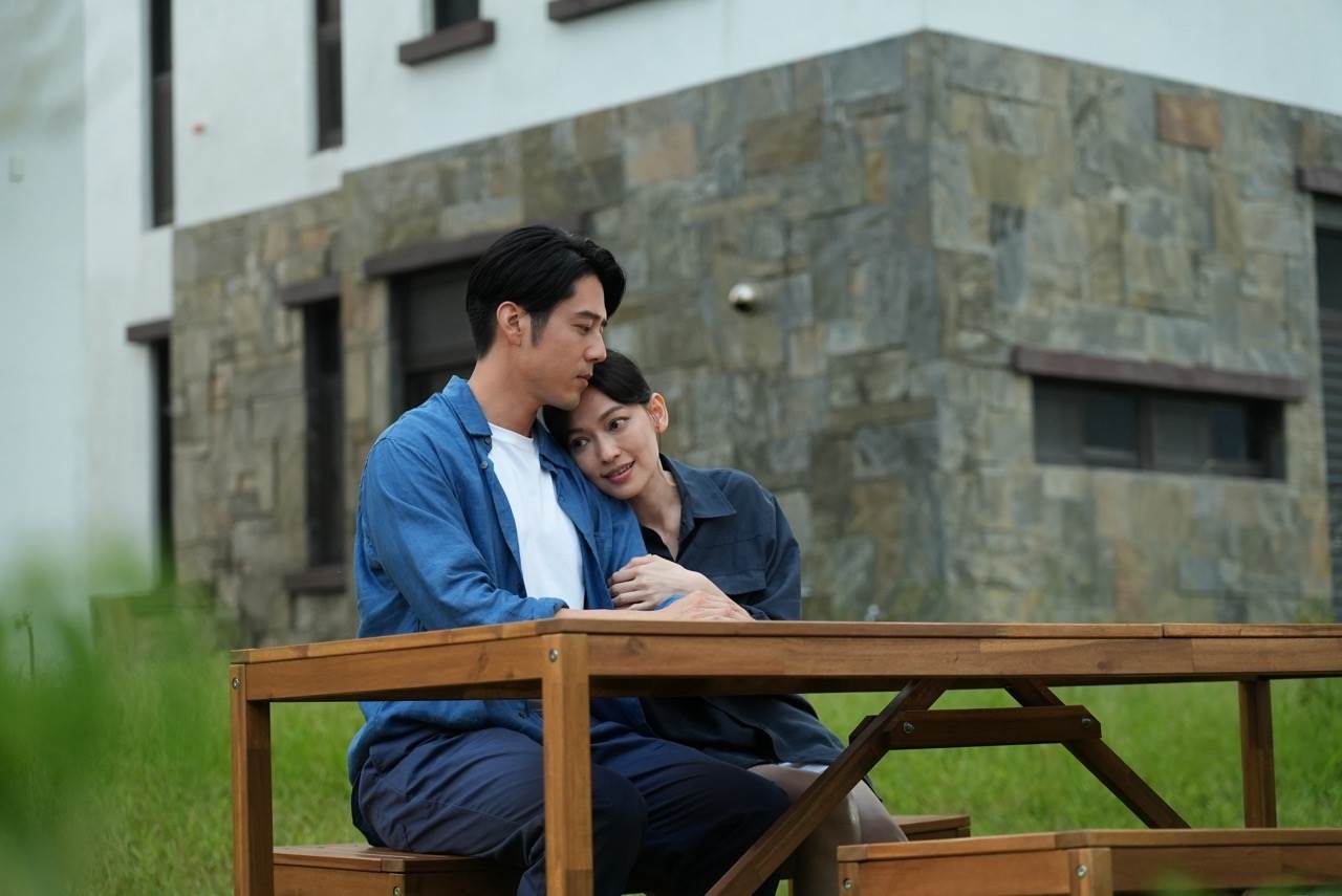 《就算一個人也可以好好的吃飯2》胡宇威（左）面對前女友姚以緹的現身，顯得有點難以招架。（圖／公視+提供）