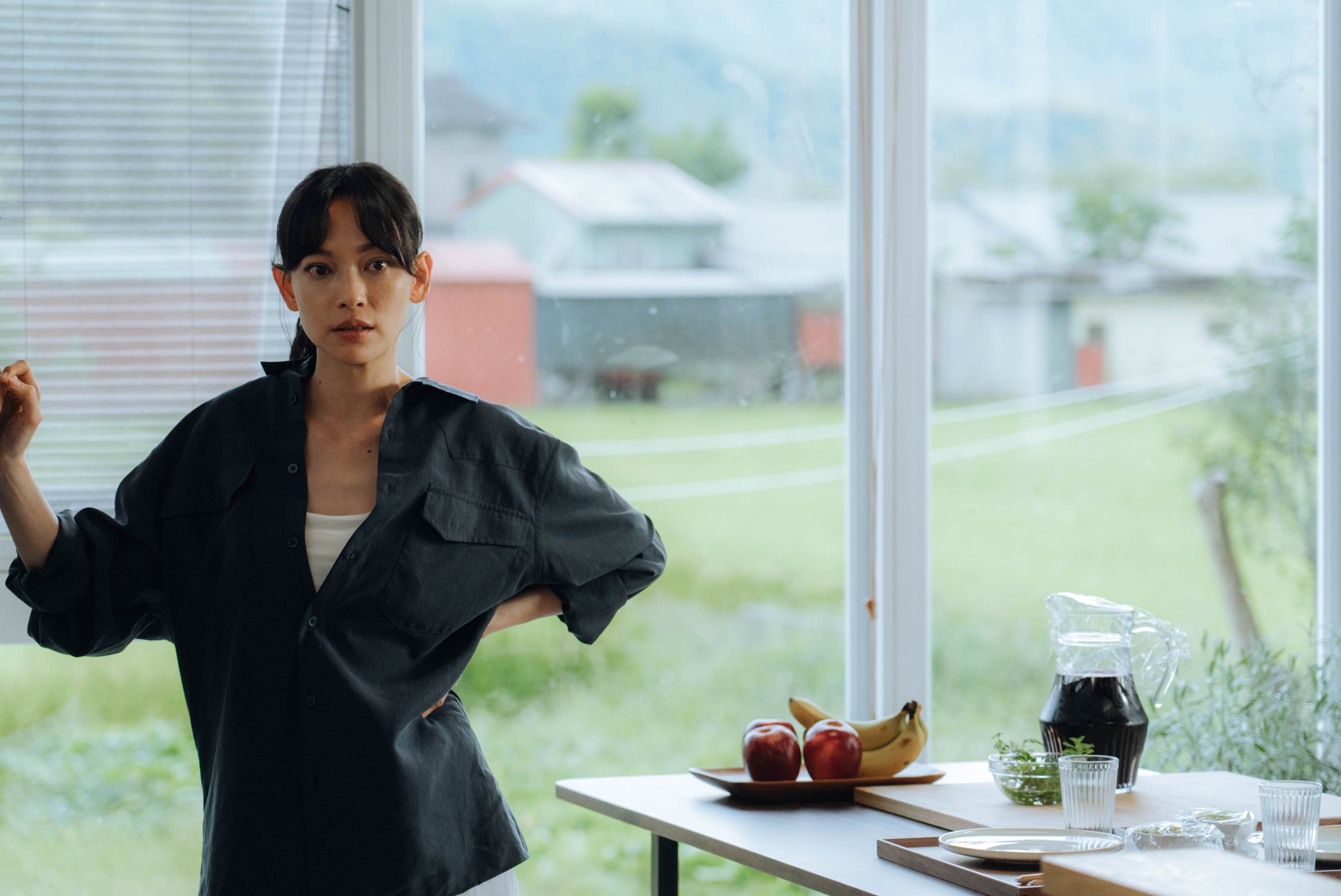 《就算一個人也可以好好的吃飯2》姚以緹認為角色身為前女友雖然挑釁，但無意真的介入這段感情。（圖／公視+提供）