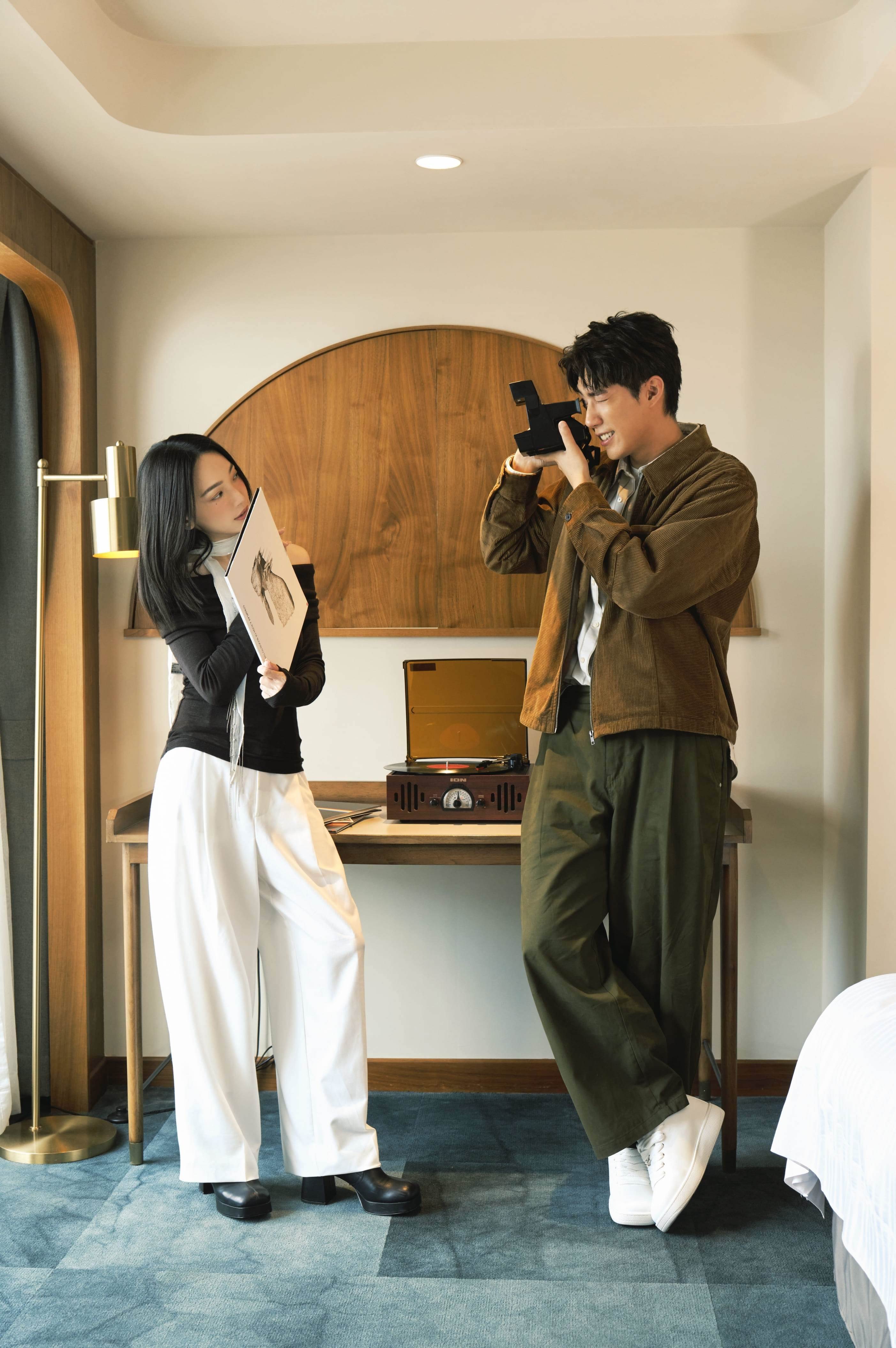 林映唯與蔡凡熙擔任「引路人」。（圖／天下南隅）