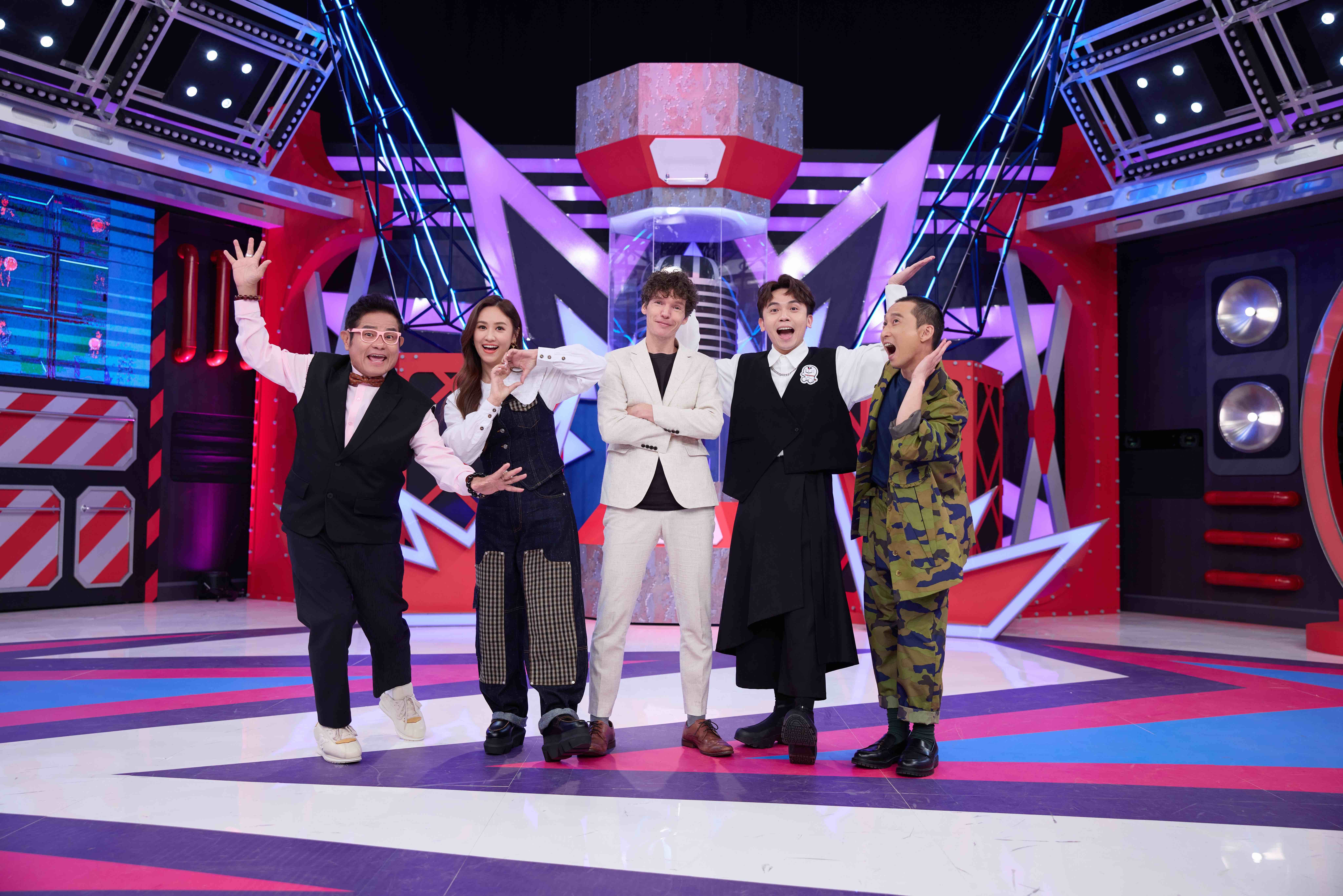 許效舜（左起）、Sandy、吉雷米、黃豪平、浩子帶來精采又逗趣的演出。（圖／公視台語台提供）