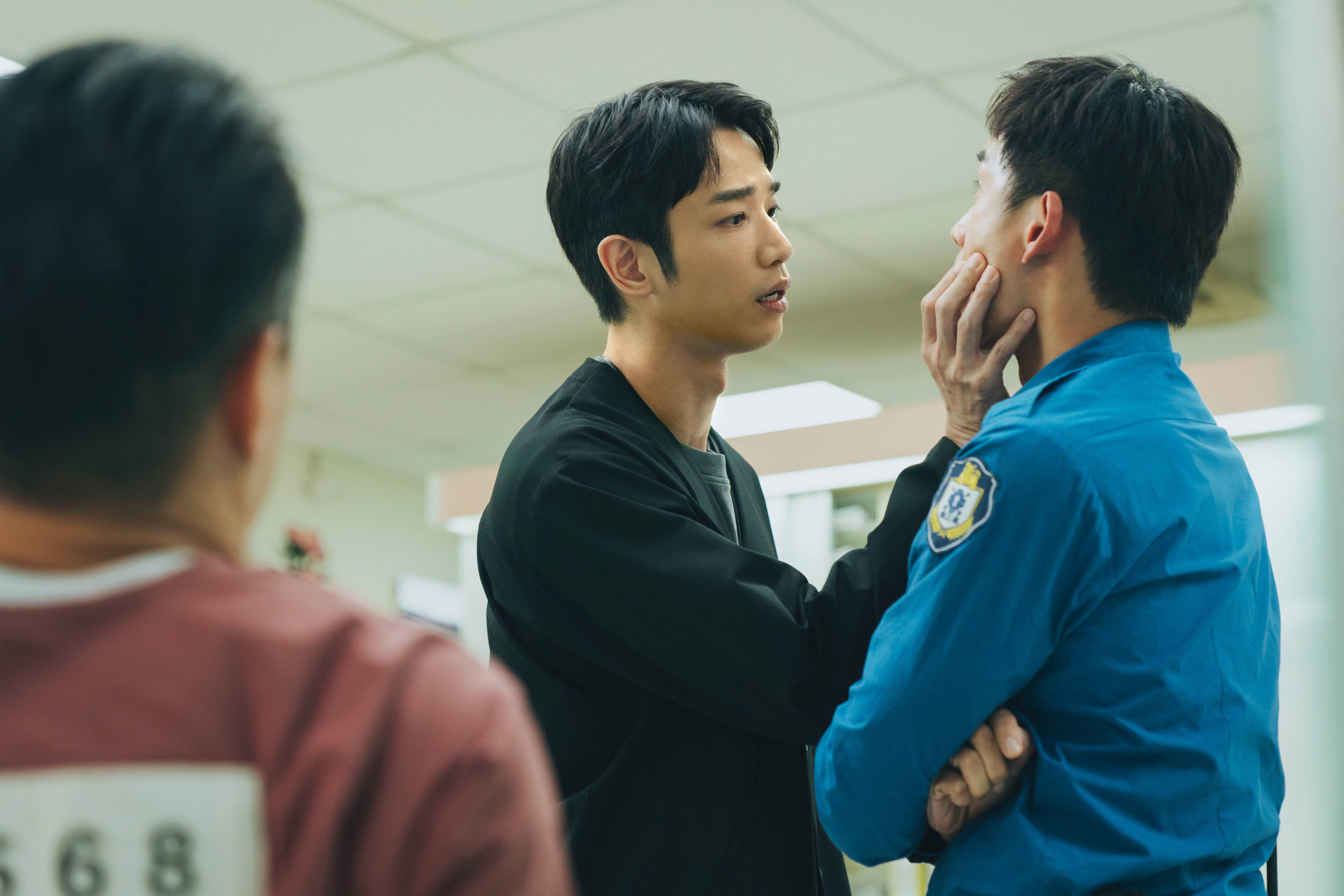 劉以豪、陳澤耀四目相交火花強烈惹觀眾姨母笑。（圖／愛奇藝國際版、壹壹影業）