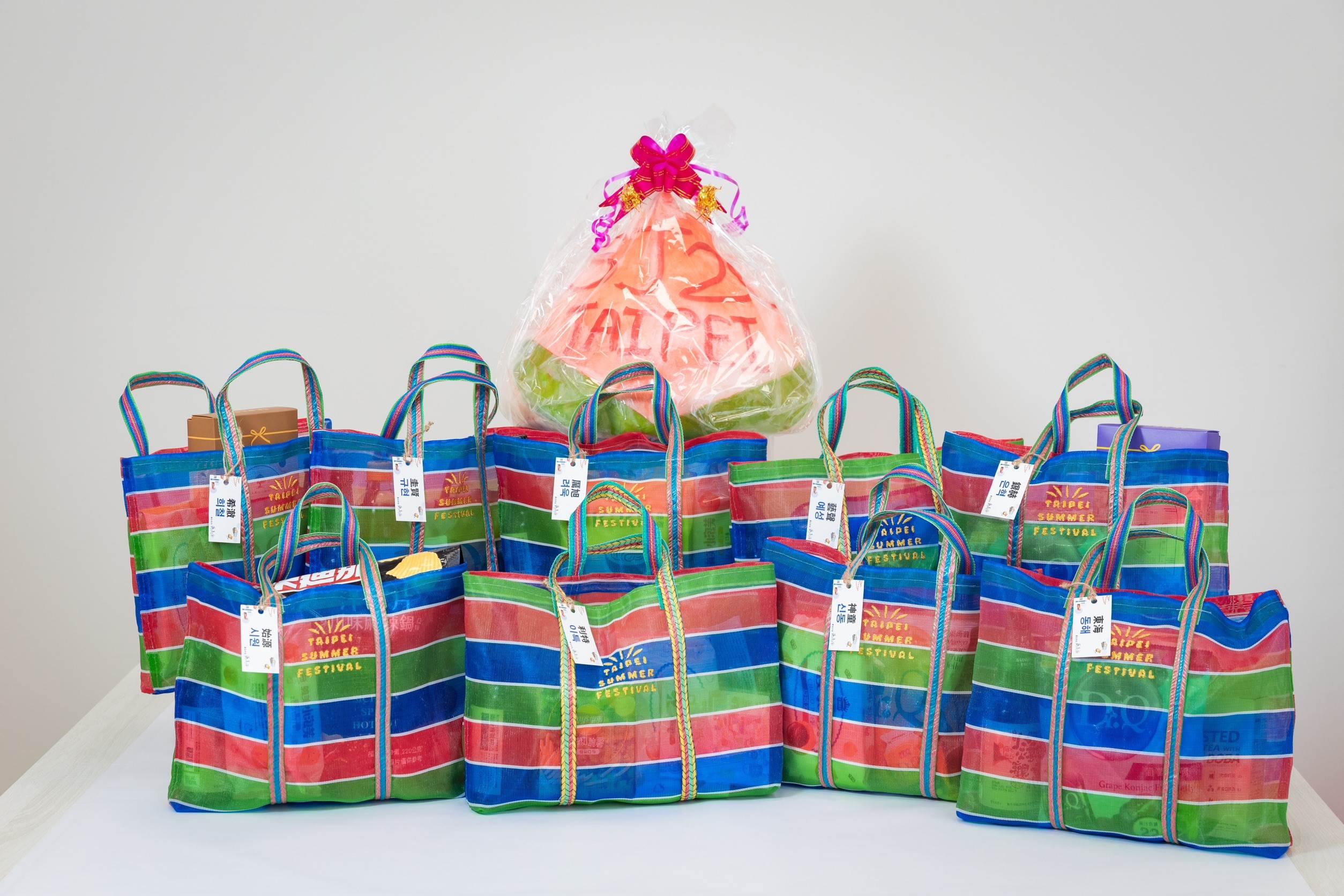 成員專屬台味禮包。（圖／東森新聞）