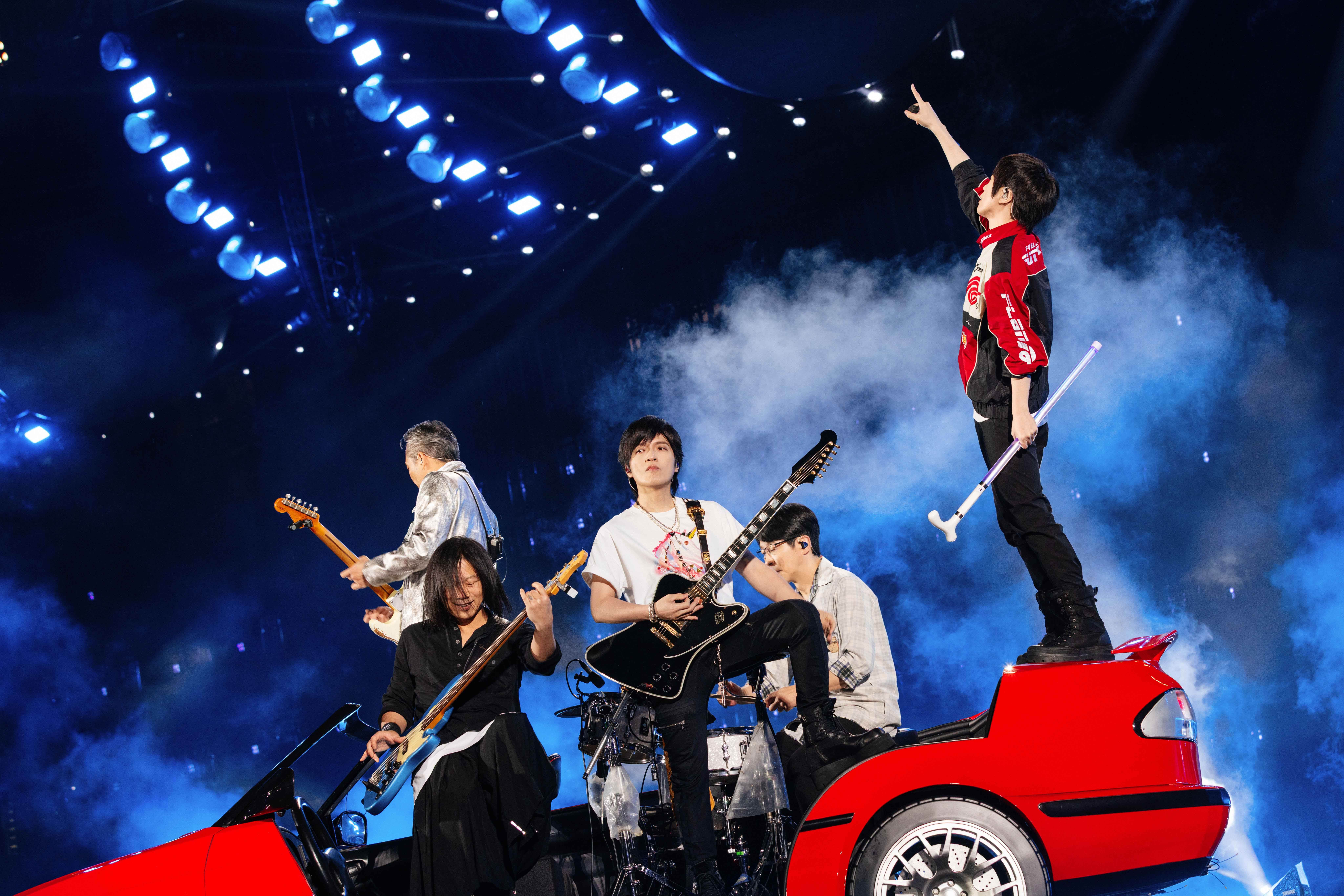 五月天這次帶著5525＋1主題《回到那一天》25週年巡迴演唱會來到上海體育場。（圖／相信音樂提供）