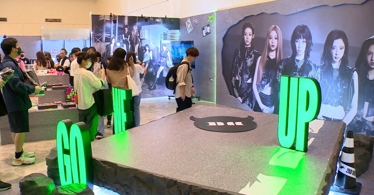 BABYMONSTER快閃店，粉絲瘋狂搶購。（圖／東森娛樂）