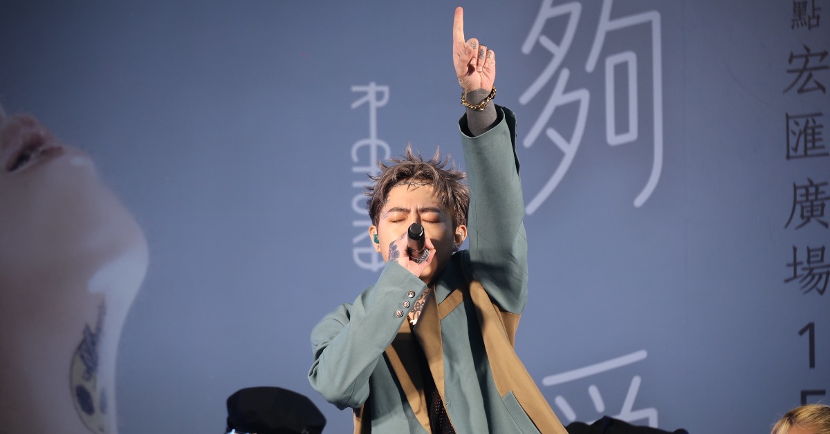 謝和弦今（16）日在新莊宏匯廣場舉行簽唱會。（圖／東森娛樂）