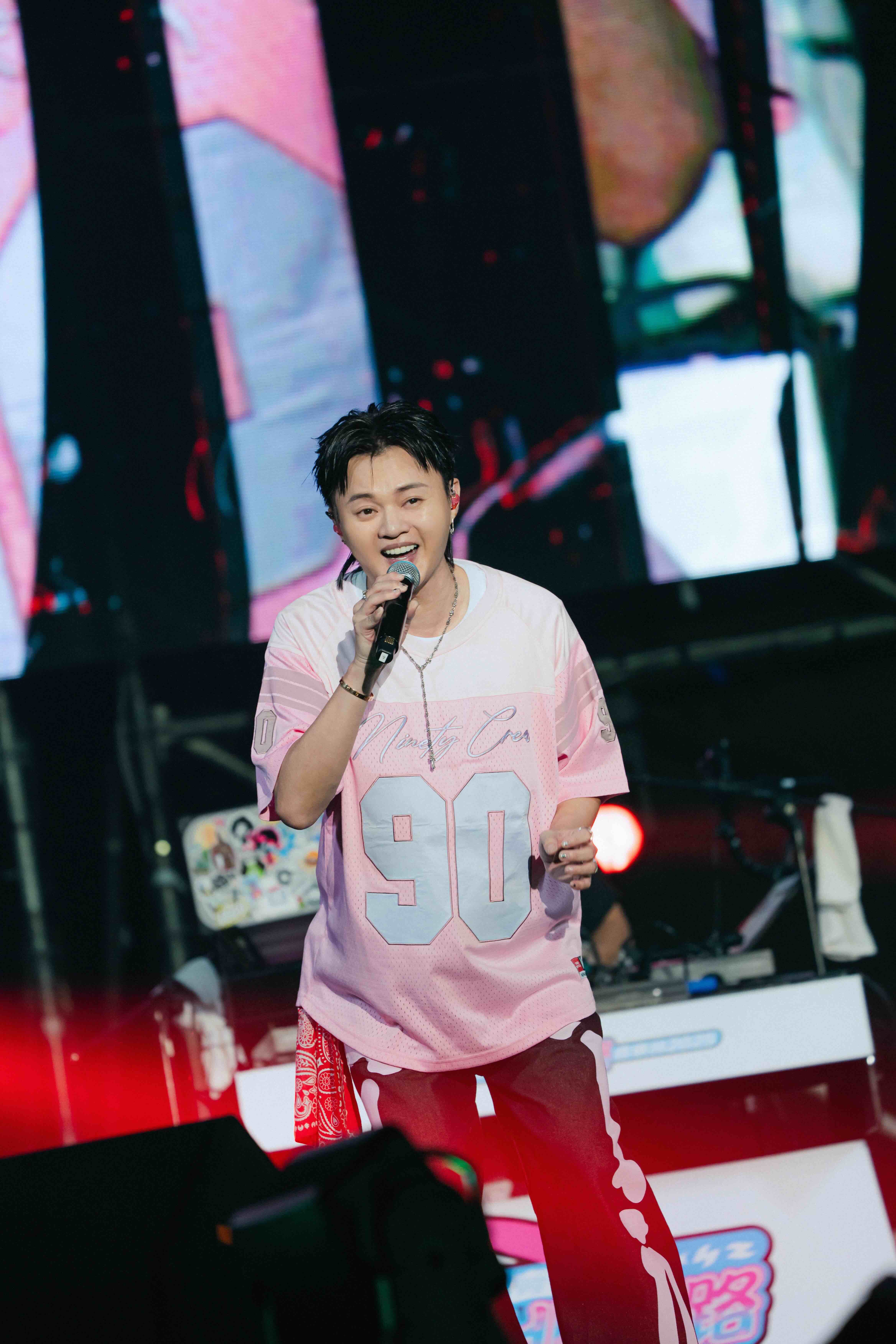 玖壹壹「南北貳路音樂節」第一位嘉賓迎來金曲歌王許富凱。（圖／KKLIVE、混血兒娛樂提供）