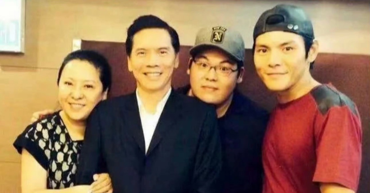 向華強與妻子向太育有向佐、向佑2個兒子。（圖／翻攝自微博）