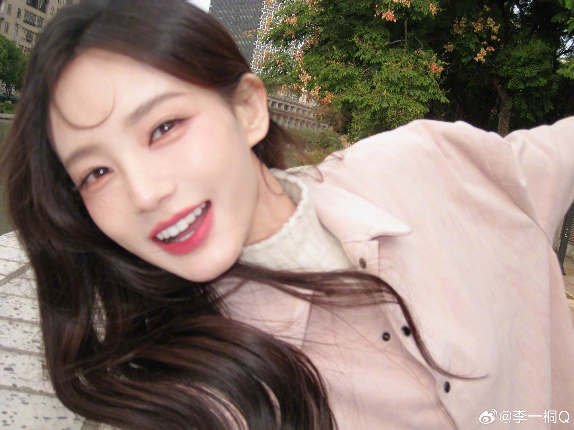 中國女星李一桐對於拒絕SM、JYP的練習生邀請，在節目上也坦露心聲。（圖／翻攝自李一桐微博）