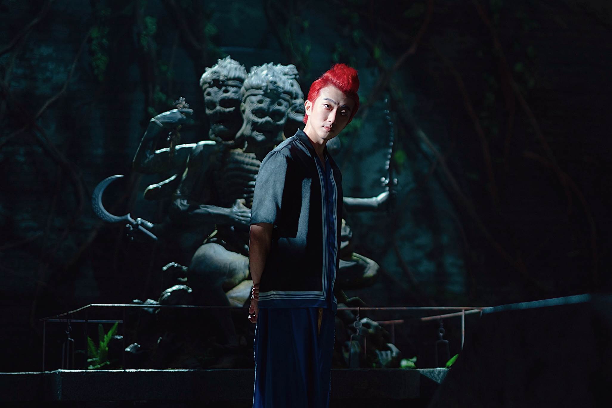 張懷秋吐黑霧「背部現骷髏」惡魔之王震撼登場。（圖／光盛影業）