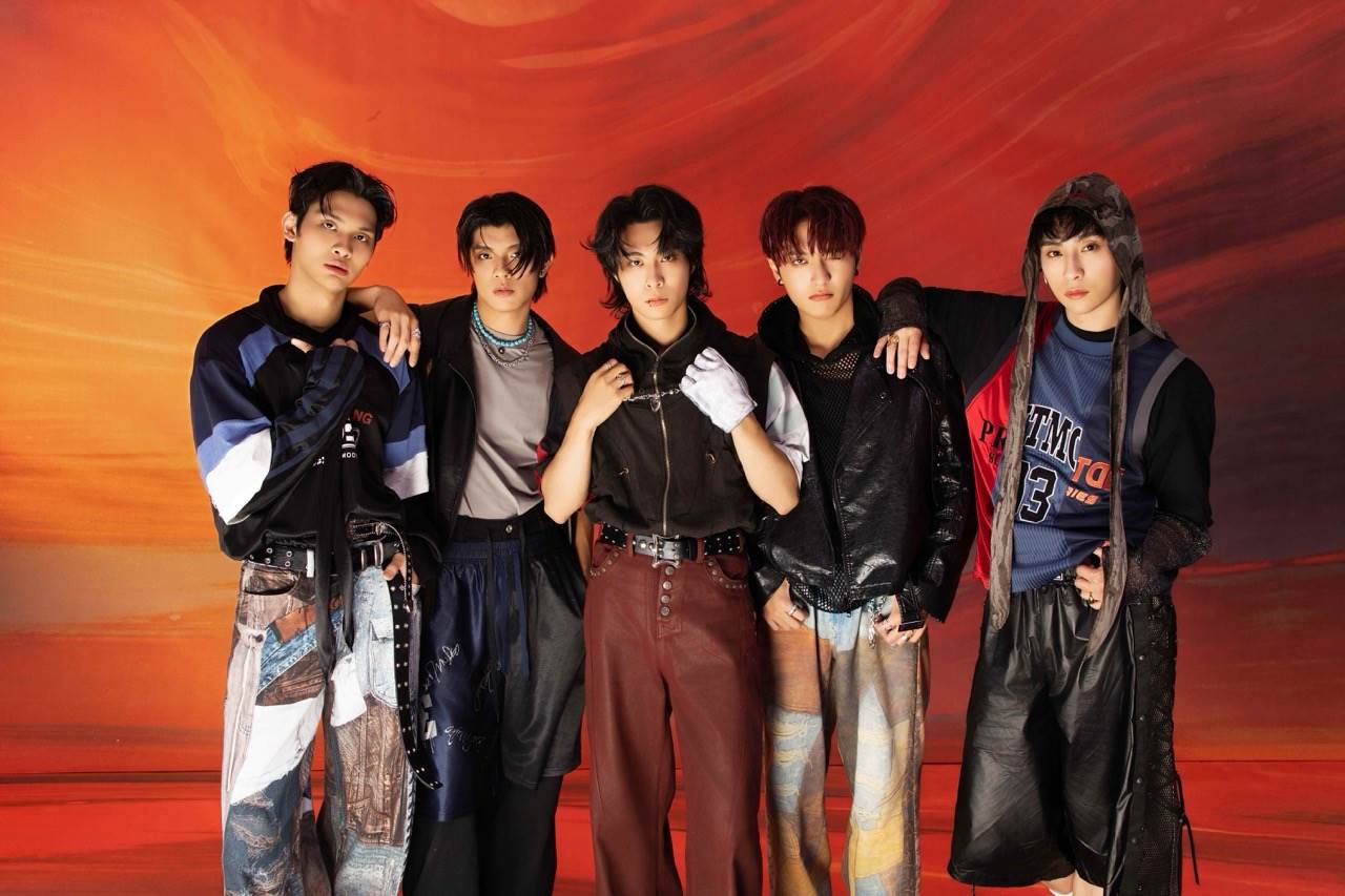 FEniX 第三張<a href='https://star.ebc.net.tw/search/tags/專輯/' target='_blank'>專輯</a>《參》正式啟動。（圖／華納音樂提供）