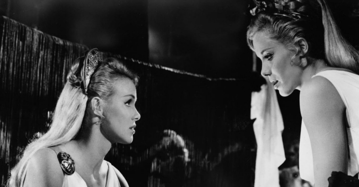 德國雙胞胎舞者艾麗絲與艾倫．凱斯勒（Alice & Ellen Kessler）於近日傳出離世消息，享壽89歲。（圖／翻攝自IMDb）