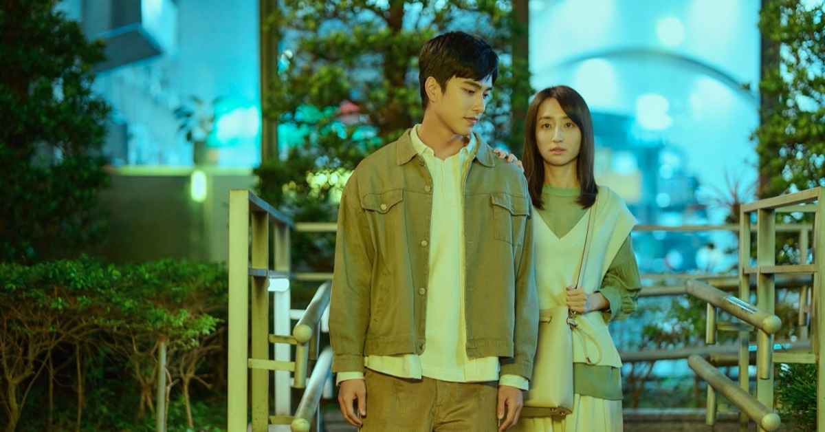 柯佳嬿驚喜現身，與李沐擁有同款神秘蝴蝶刺青。（圖／Netflix提供）