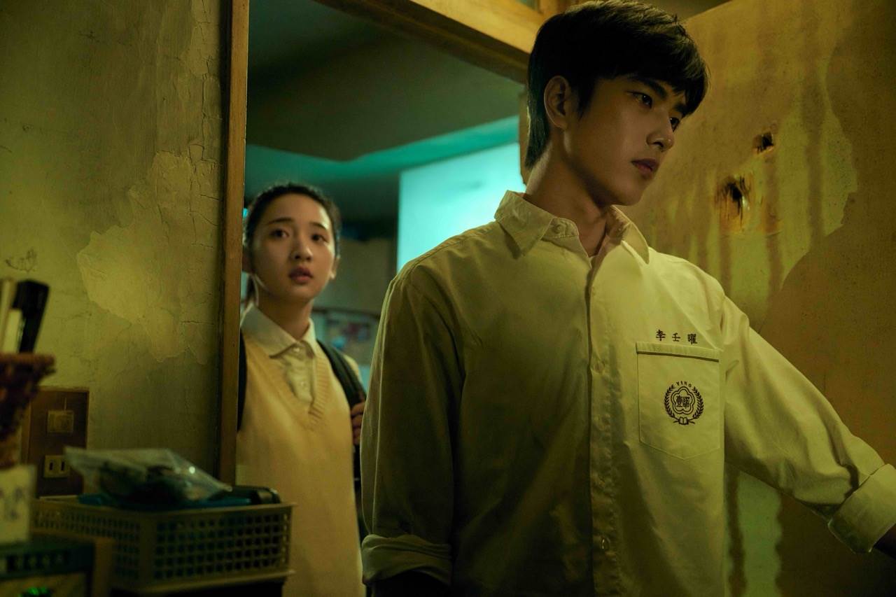 官方釋出花絮，曾敬驊、李沐互換家庭結果曝兩人都是彼此的太陽。（圖／Netflix提供）