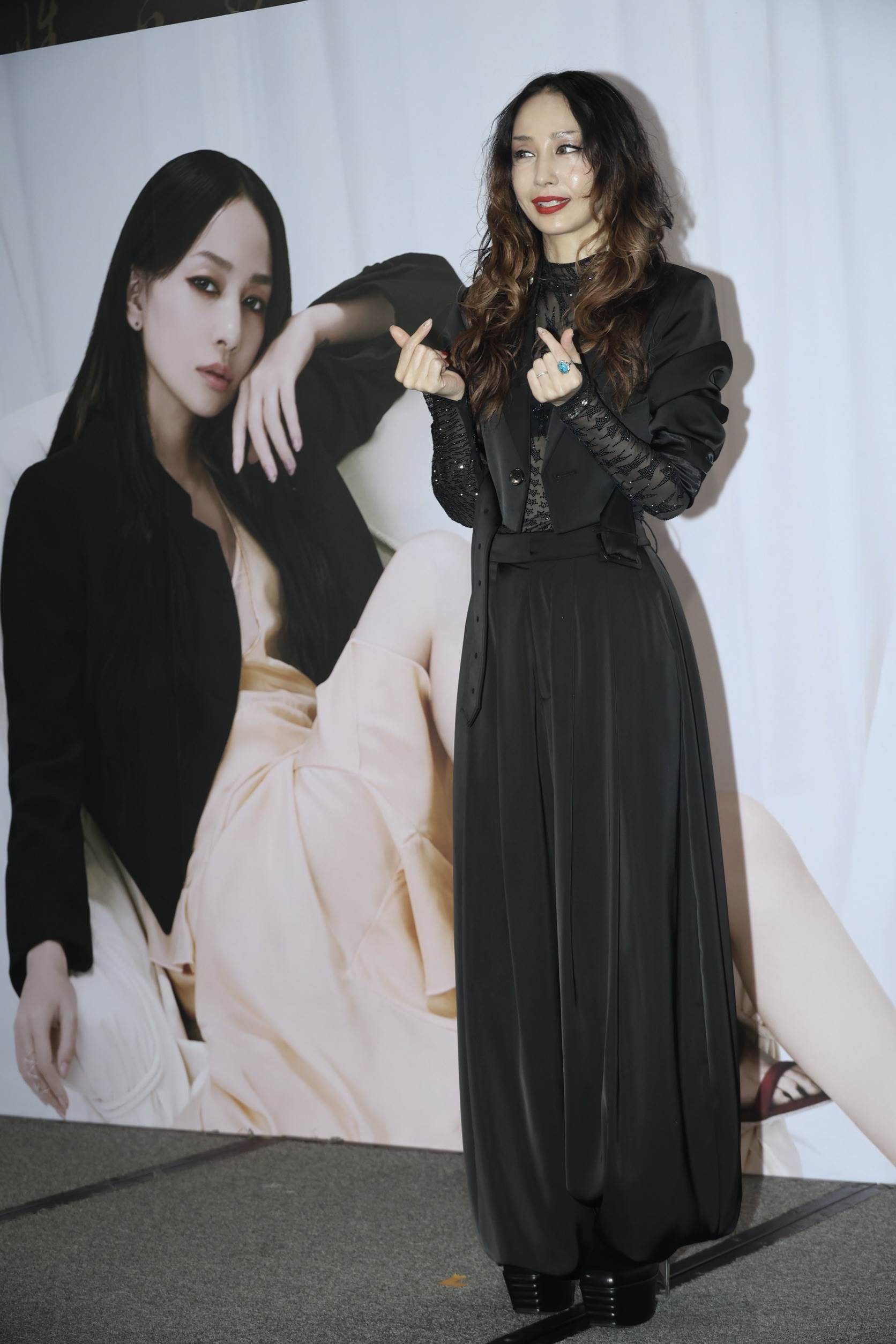 日本歌姬中島美嘉對於將站上台北流行音樂中心開唱，也坦認開心和不安交織。（圖／東森娛樂）